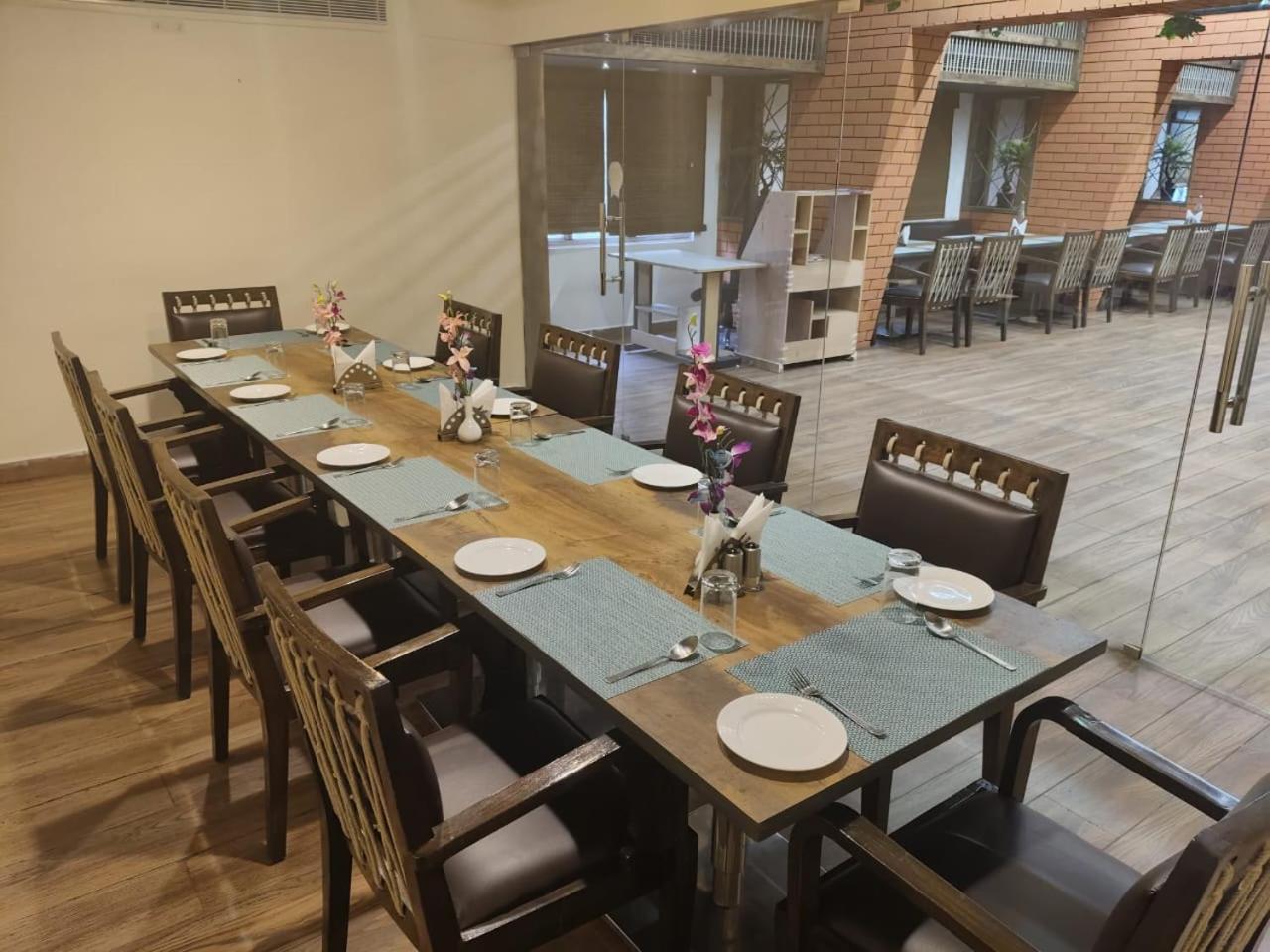 Eastin De Royale