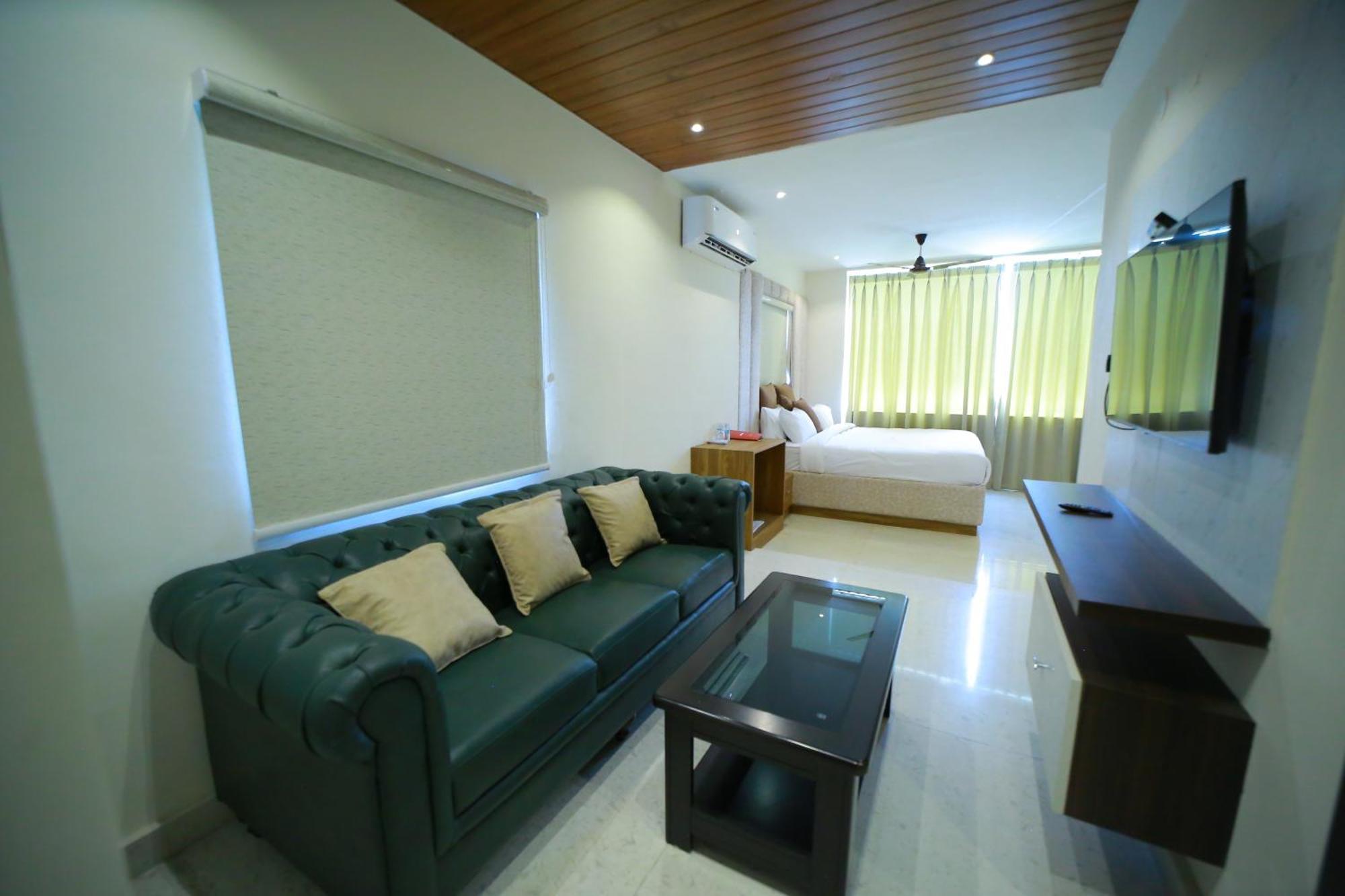 Hotel Dhruv Elite And Banquets 3*