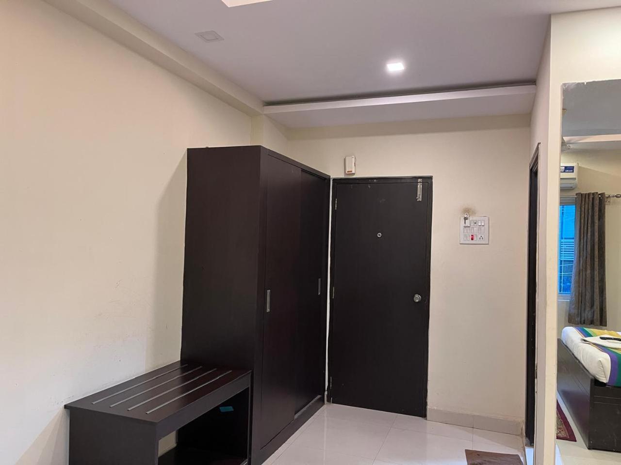 Siri Tals Hitech Hotel