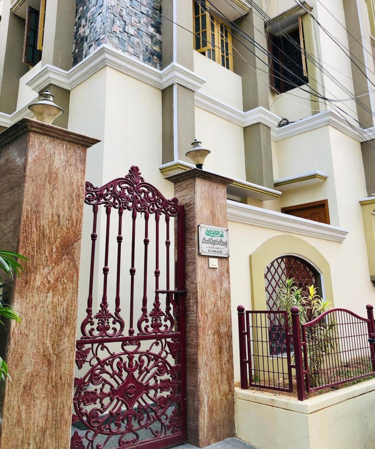 Spacious 2bhk In The Heart Of Apartment *