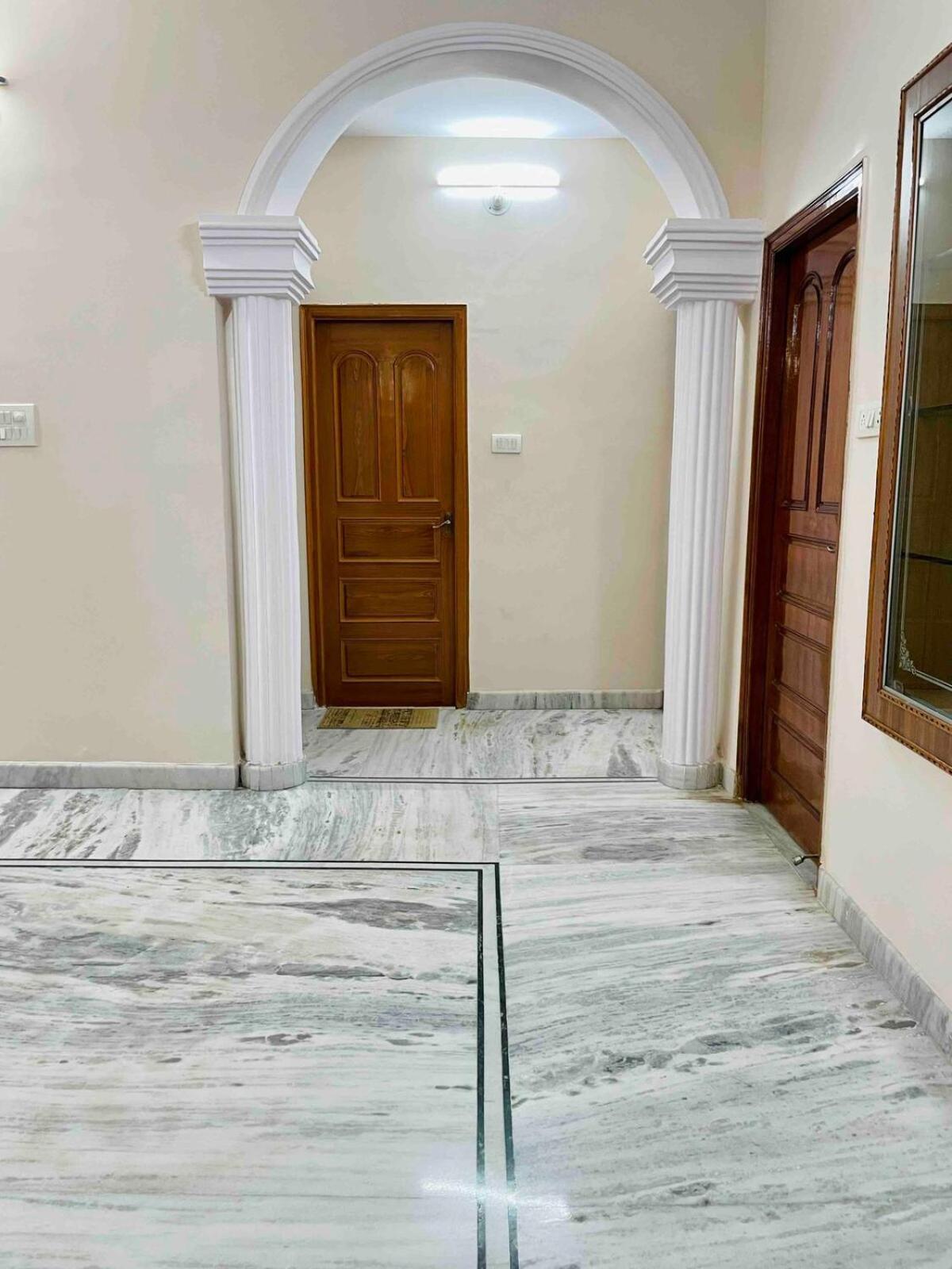 Apartment Spacious 2bhk In The Heart Of *