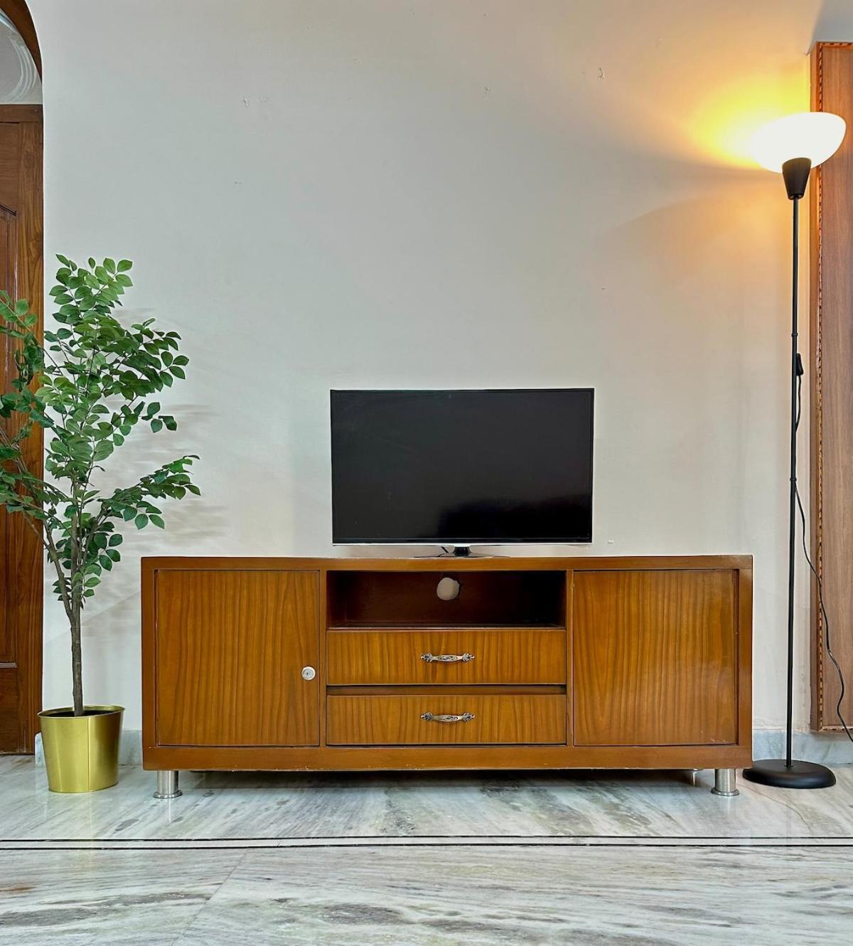 Spacious 2bhk In The Heart Of * Hyderabad