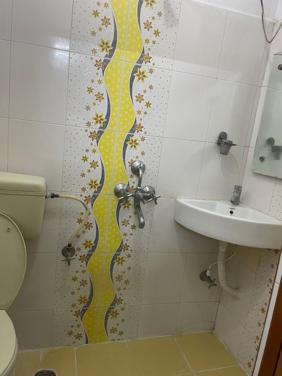 Modern 2bhk Flat With Large Living Dinning And Kitchen * Hyderabad