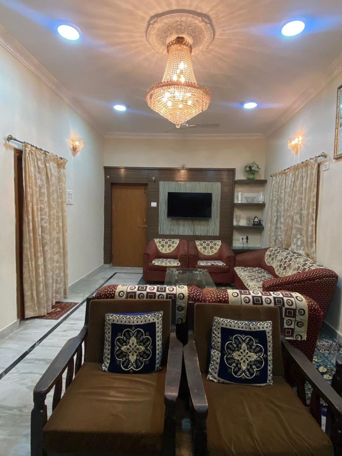 Modern 2bhk Flat With Large Living Dinning And Kitchen Apartamento *