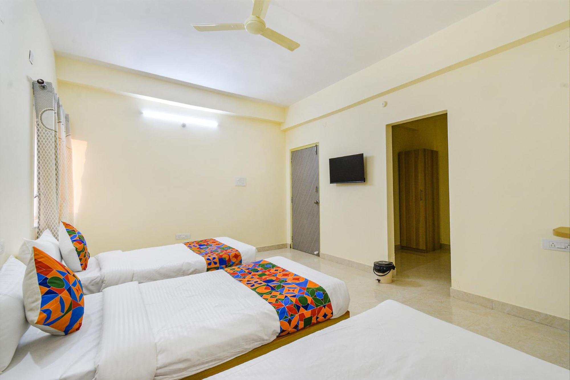 Fabhotel Rk Suites - Nr U S Consulate, Financial District Hotel