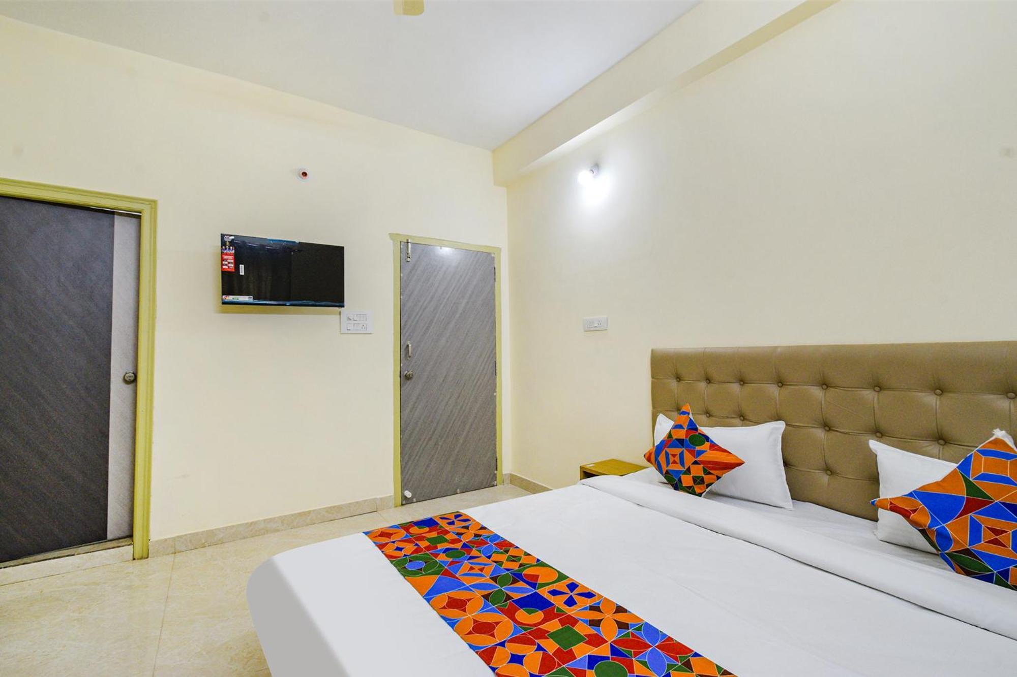 Hotel Fabhotel Rk Suites - Nr U S Consulate, Financial District 3*