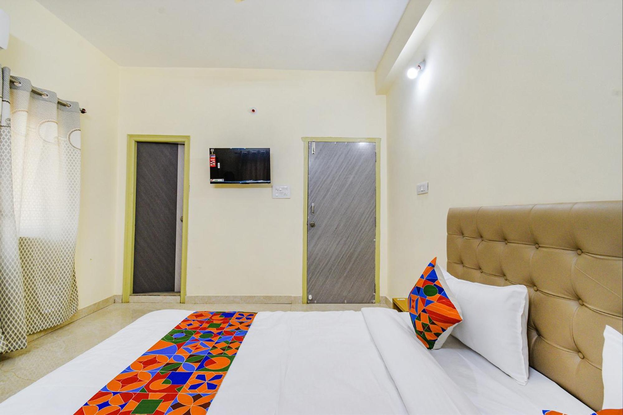 Hotel Fabhotel Rk Suites - Nr U S Consulate, Financial District 3*