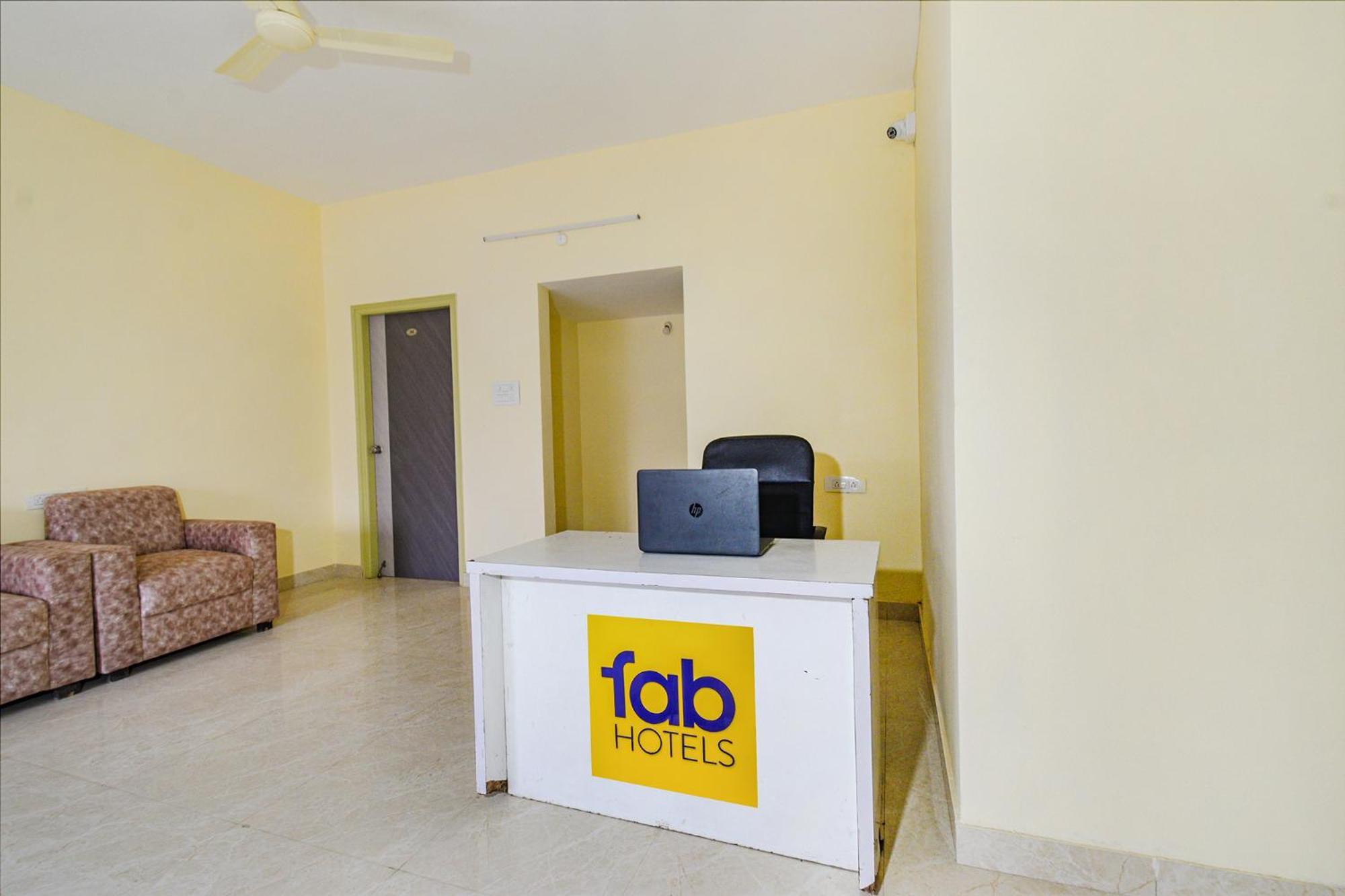 Fabhotel Rk Suites - Nr U S Consulate, Financial District Hotel 3*