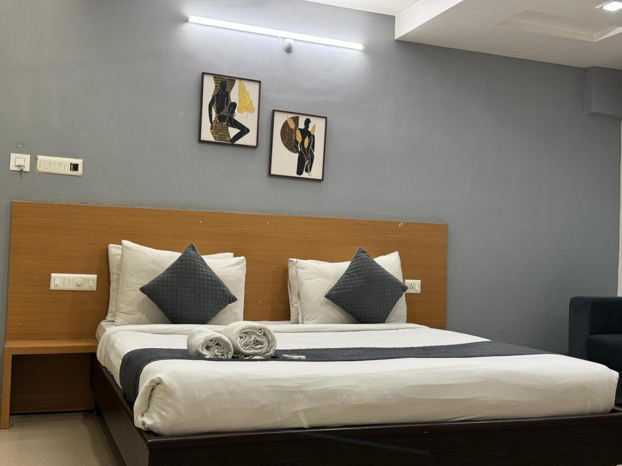 Bommarillu Premium Hotel *