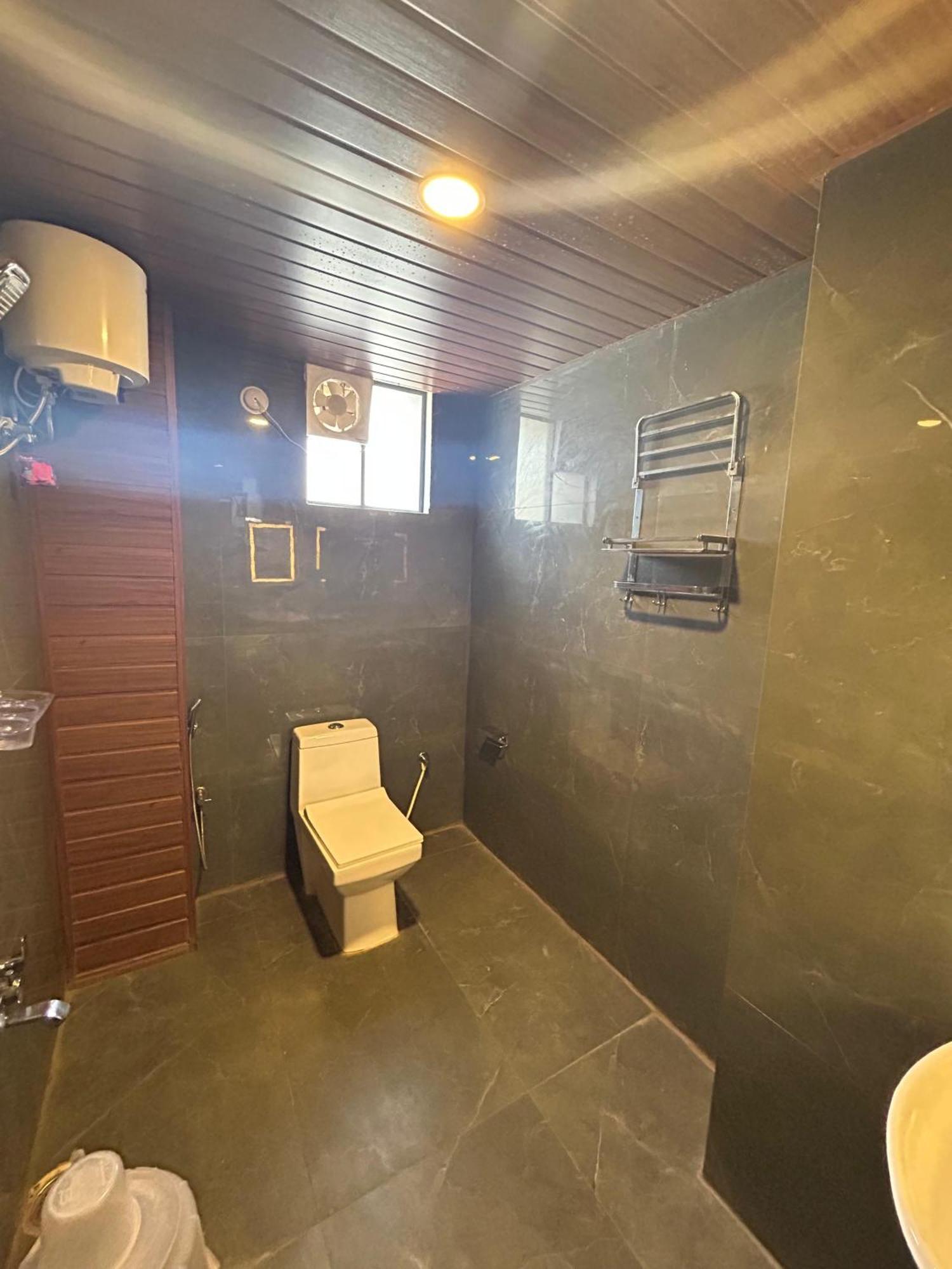 Wild Wings Premium Hotel