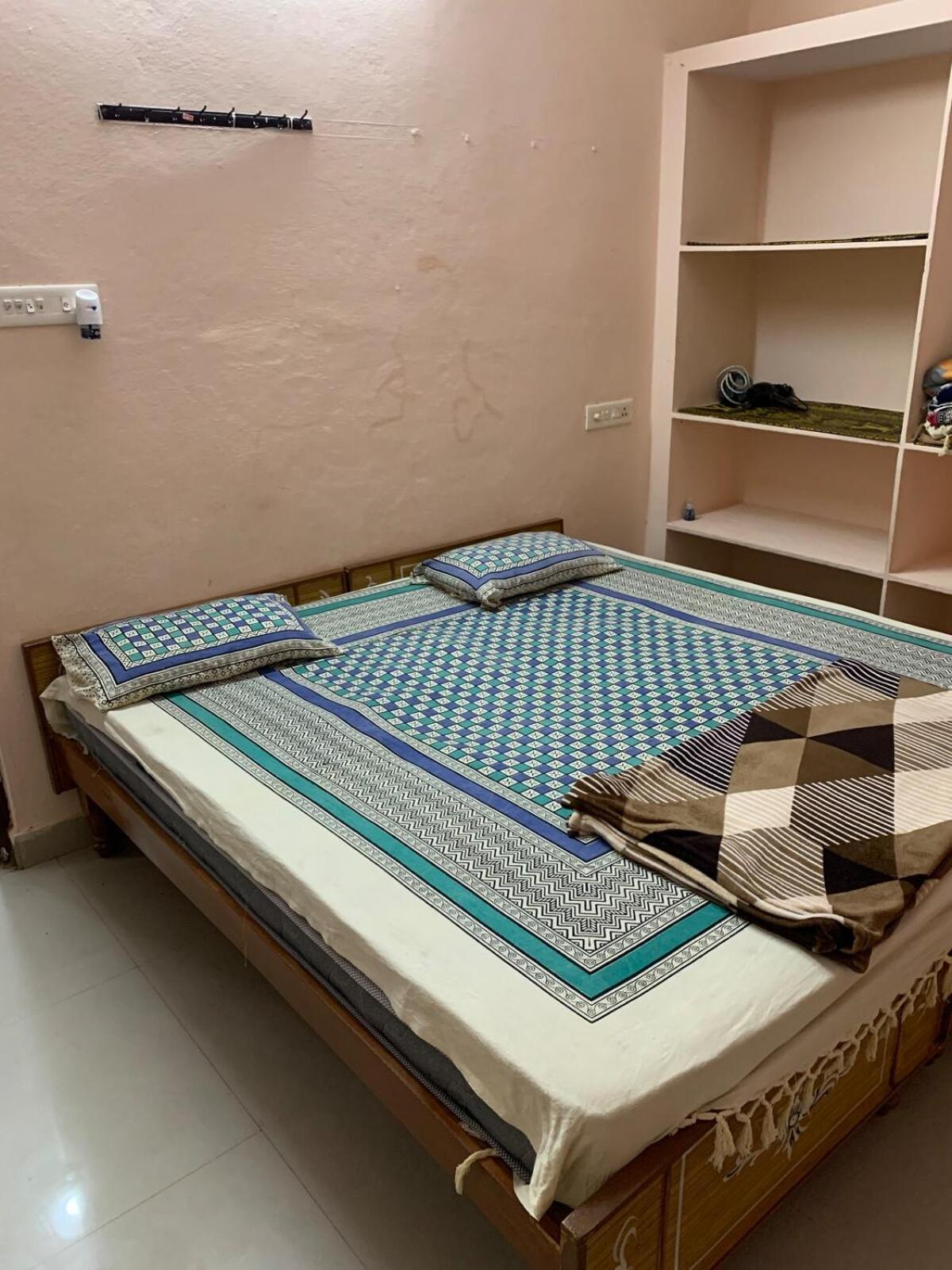 Apartment Kesarhomes-1stflr-flt102 2bhk-ac-lift-kukatpally *