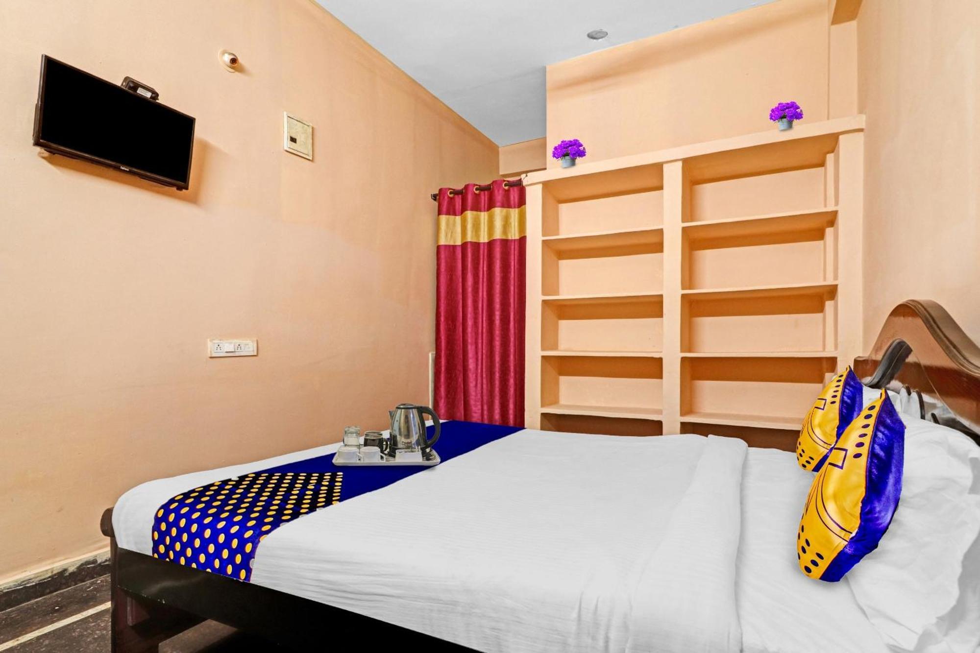Hotel O Sree Krishna 2*