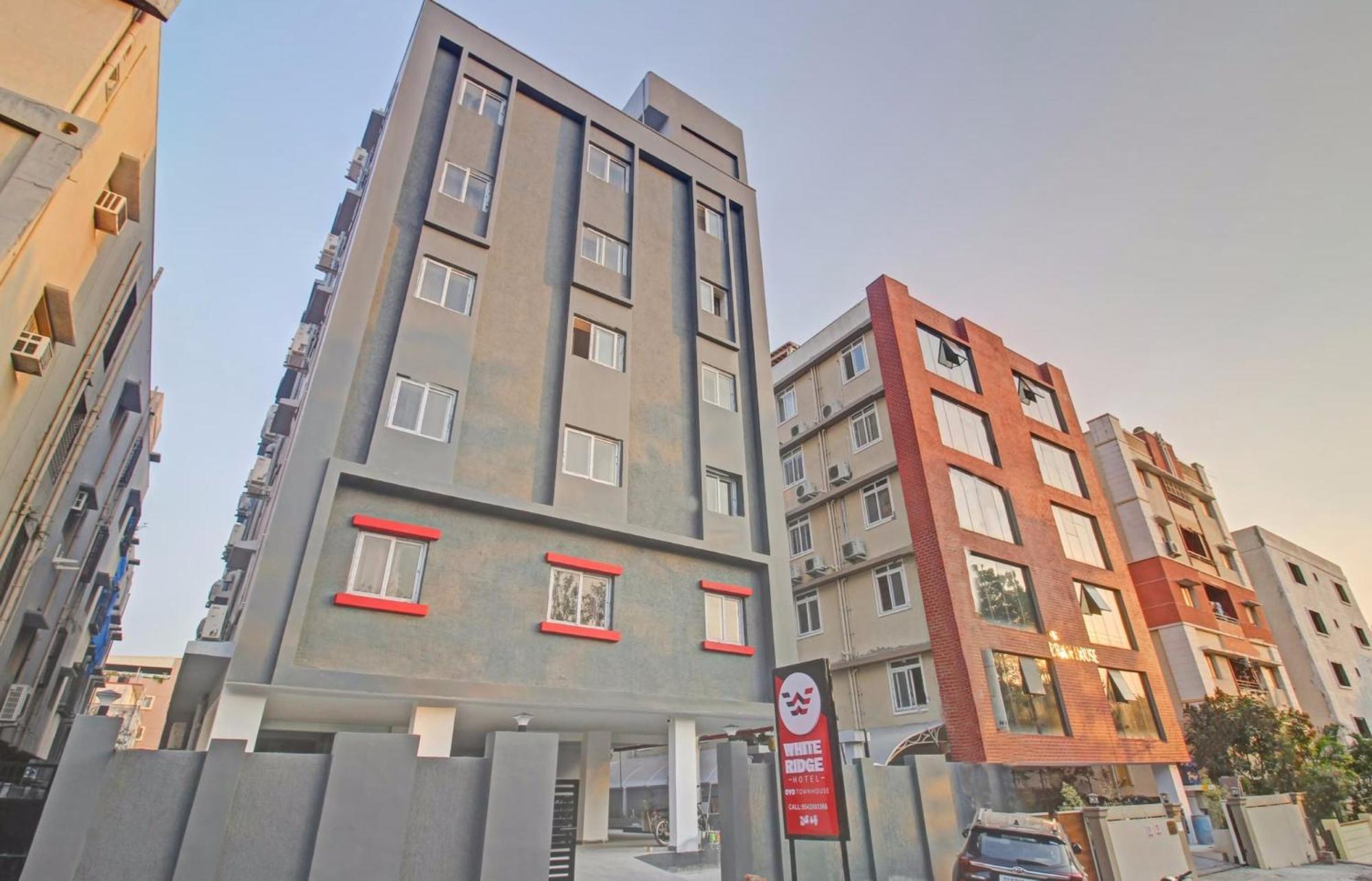 Hotel Super Townhouse Whiteridge Gachibowli Near Aig Hospital Hyderabad