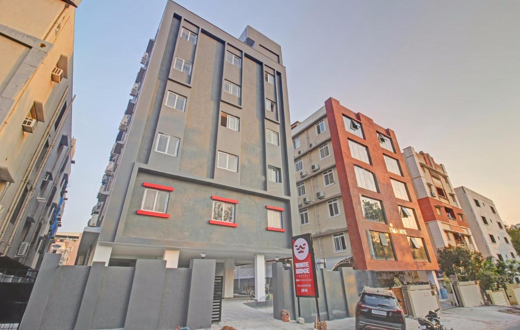 Super Townhouse Whiteridge Gachibowli Near Aig Hospital Hotel 4*