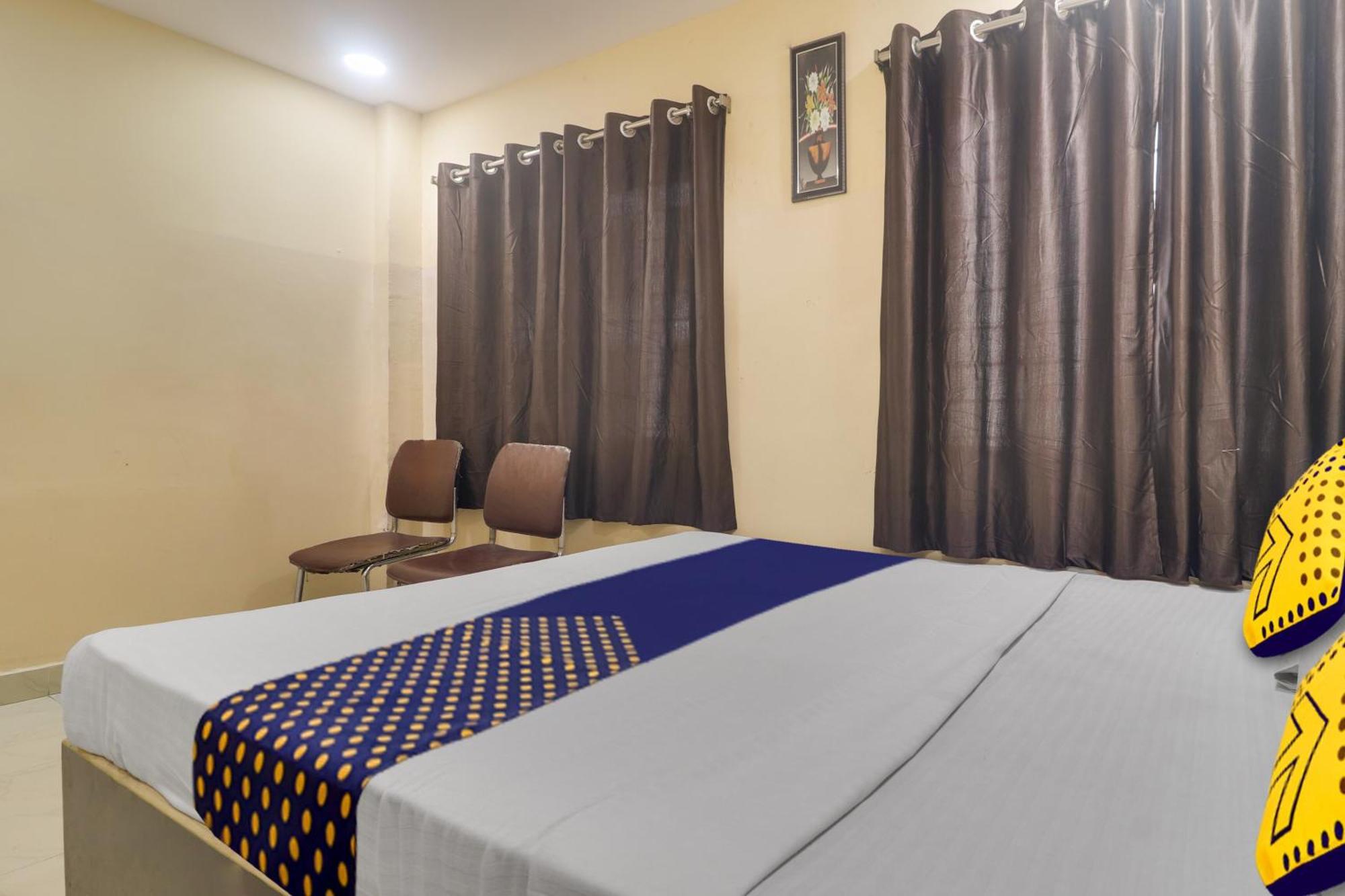 Spot On Bhargav Hotel