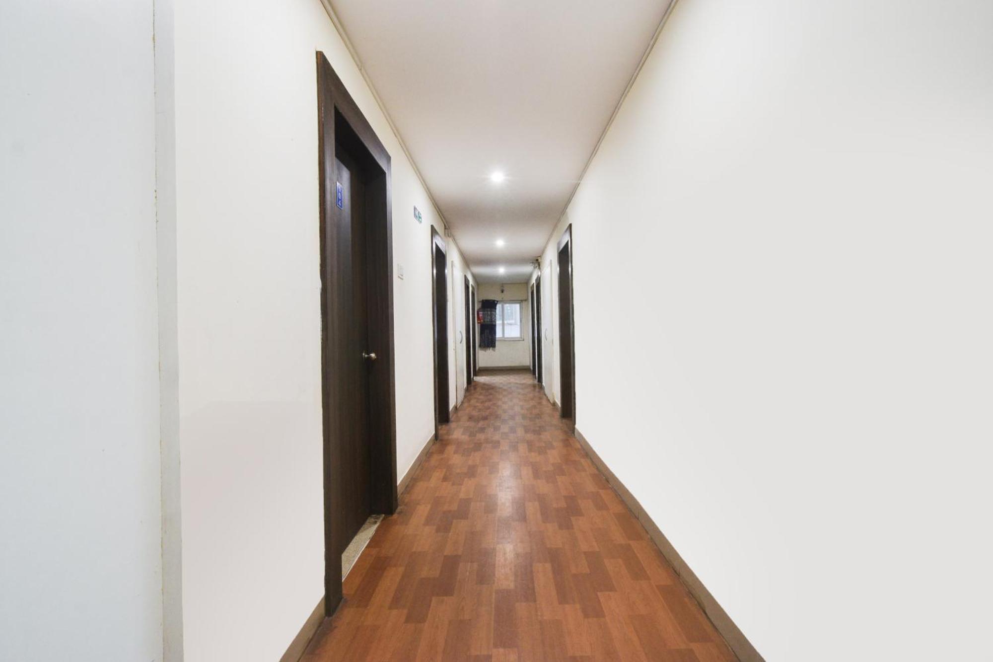 Super Townhouse Madhapur 100 Feet Road Formerly Jkc Grand 3*
