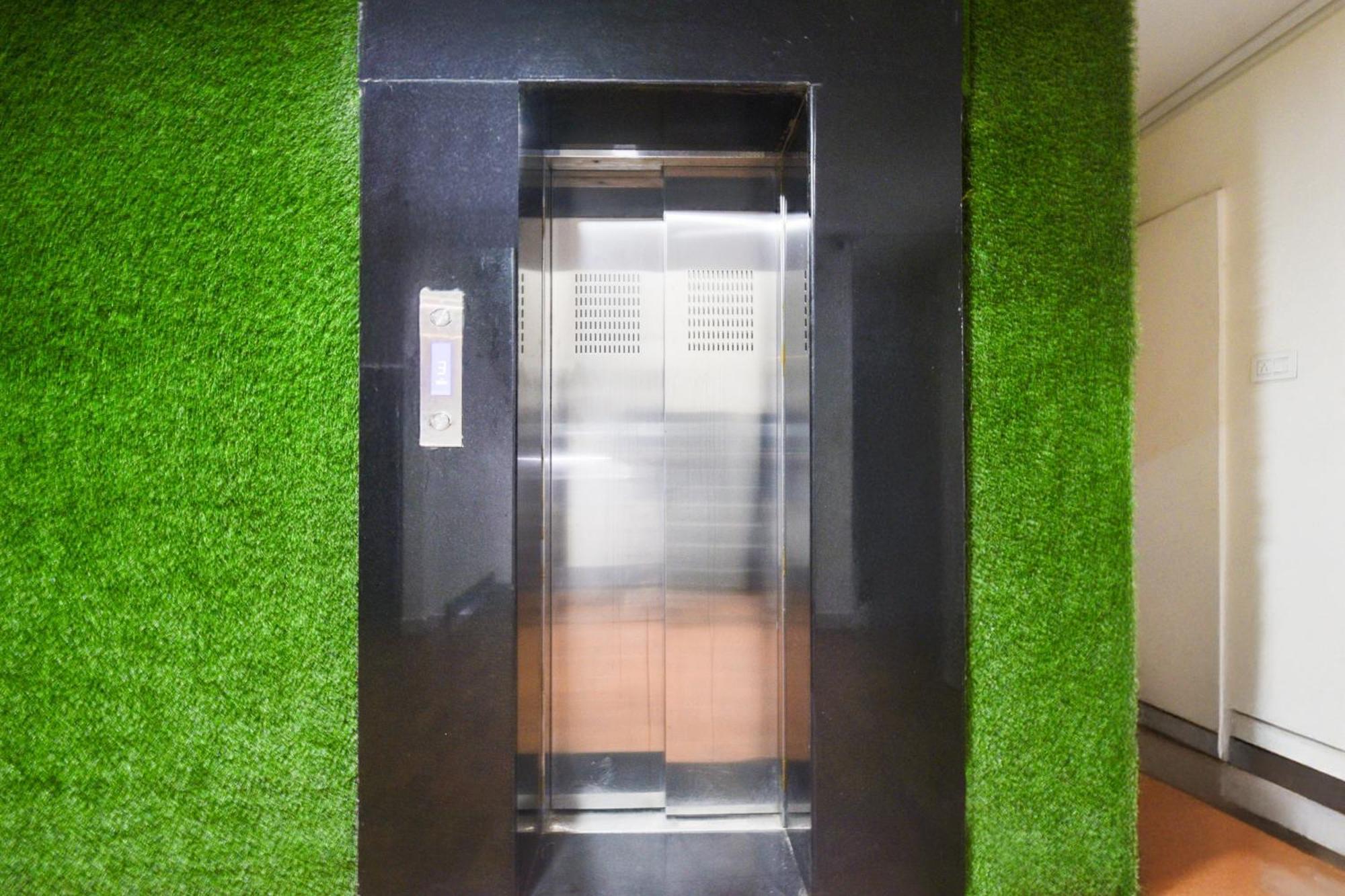 Hotel Super Townhouse Madhapur 100 Feet Road Formerly Jkc Grand