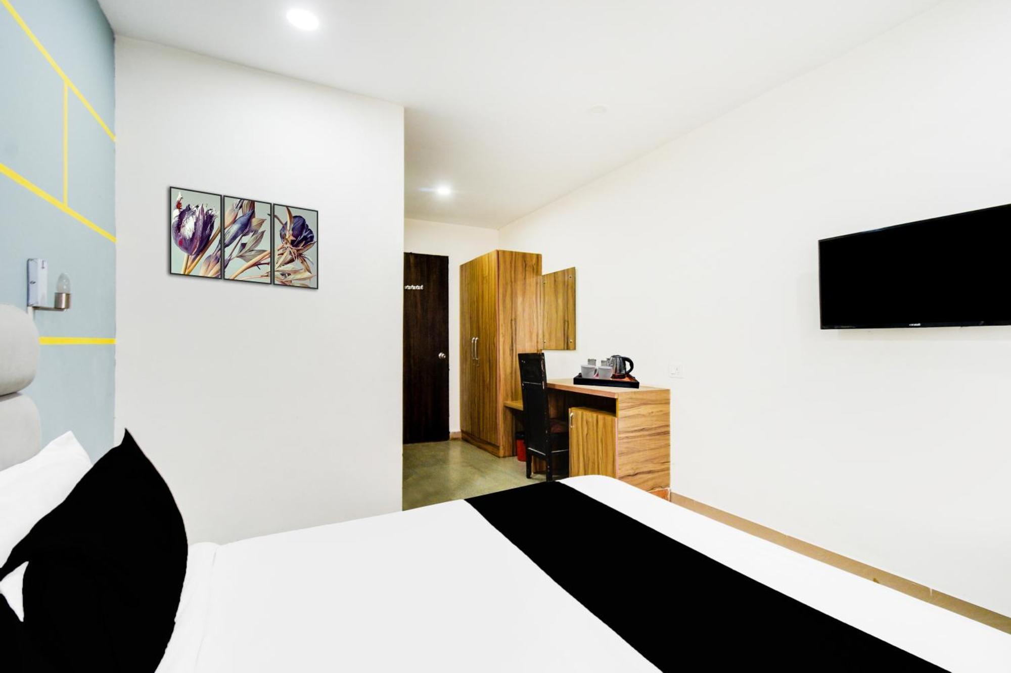 Hotel Super Townhouse Madhapur 100 Feet Road Formerly Jkc Grand 3*