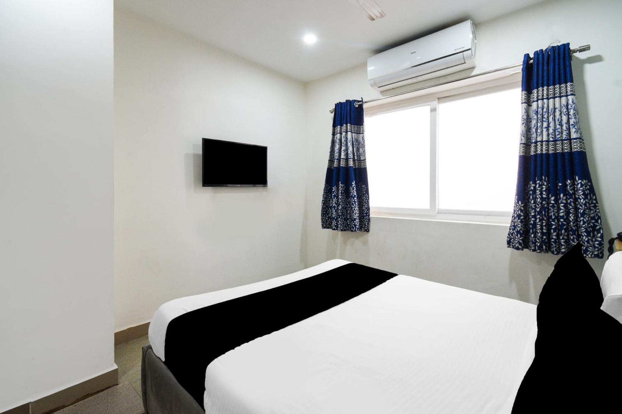 Super Townhouse Madhapur 100 Feet Road Formerly Jkc Grand