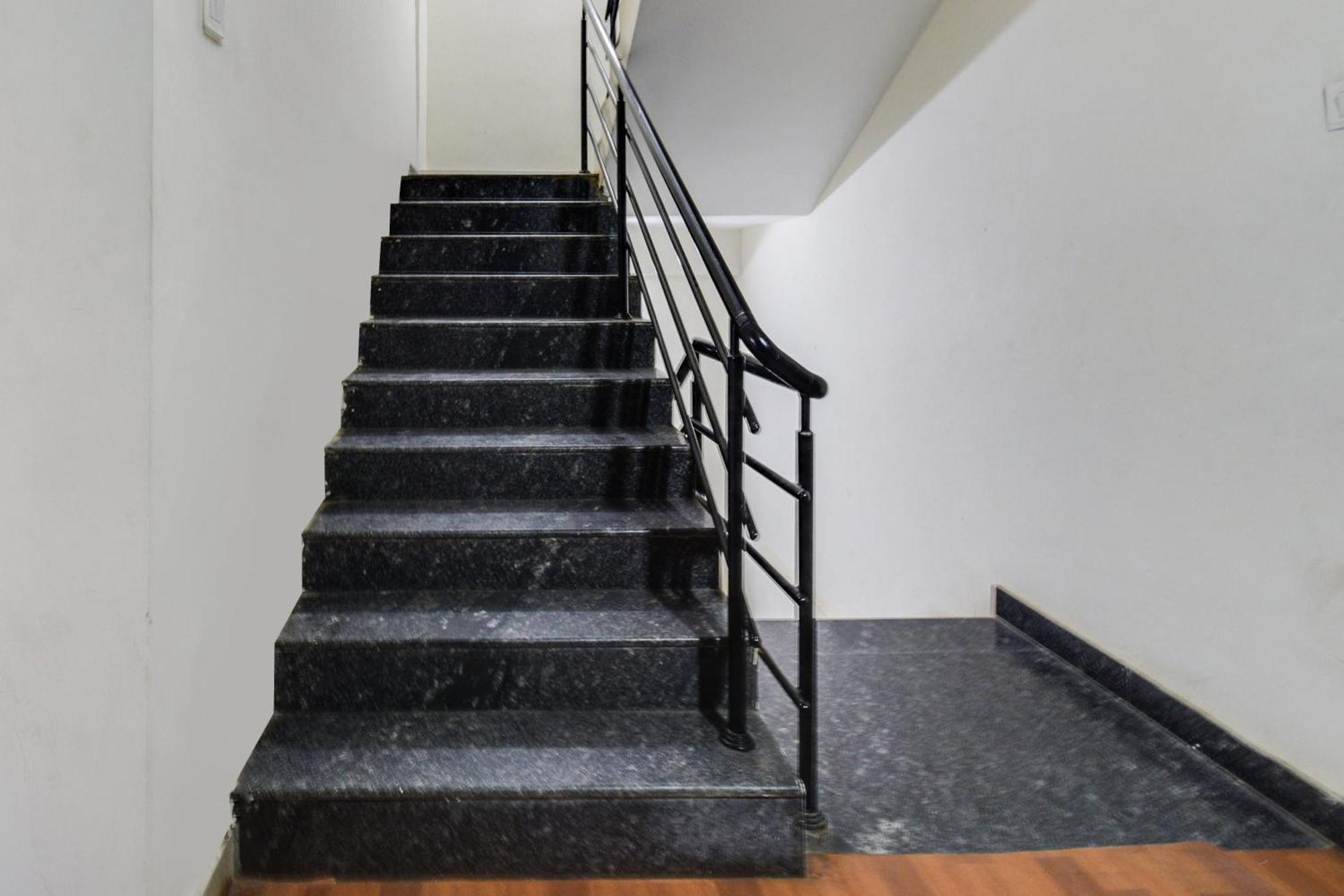 Super Townhouse Madhapur 100 Feet Road Formerly Jkc Grand Hotel 3*