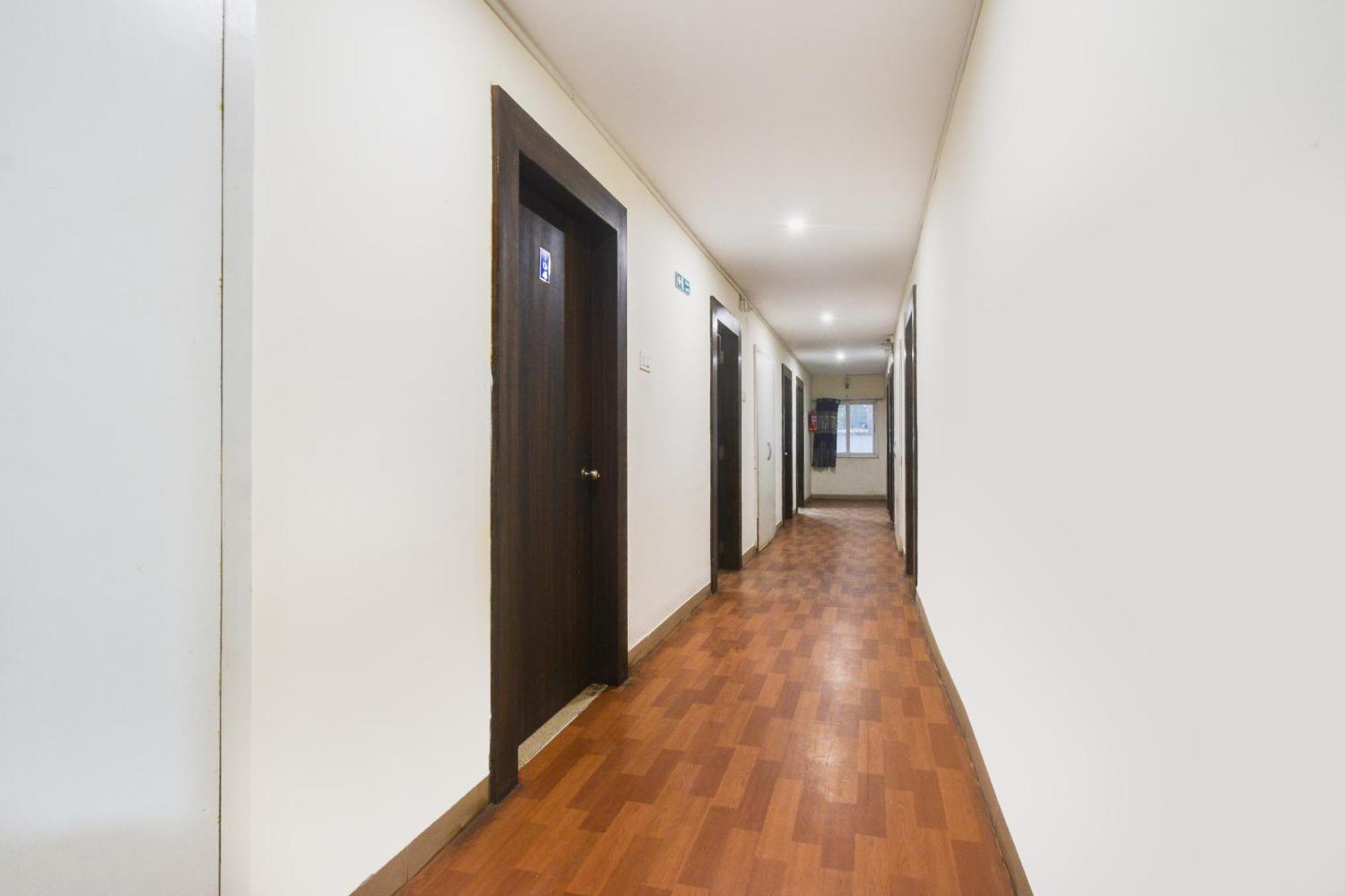 Super Townhouse Madhapur 100 Feet Road Formerly Jkc Grand 3*