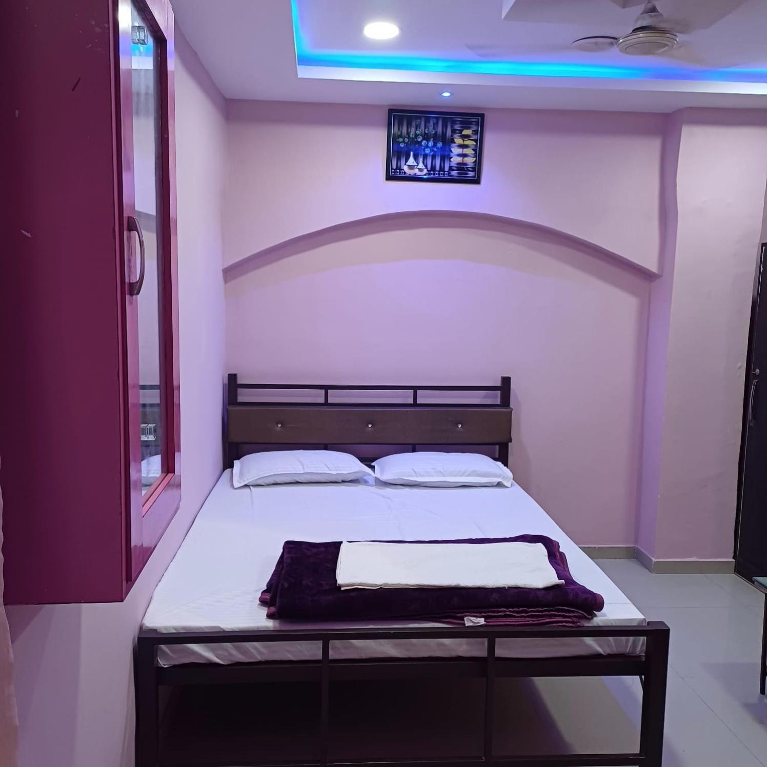 Apartment A K Home's 2bhk Flat *