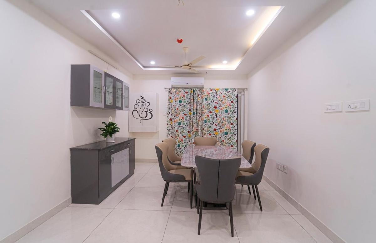 Holiday home Cozy With Free Wi-fi Near Hitech ,gachibowli & Nanakramguda-orr View Near Continental And Star Children's Hospital