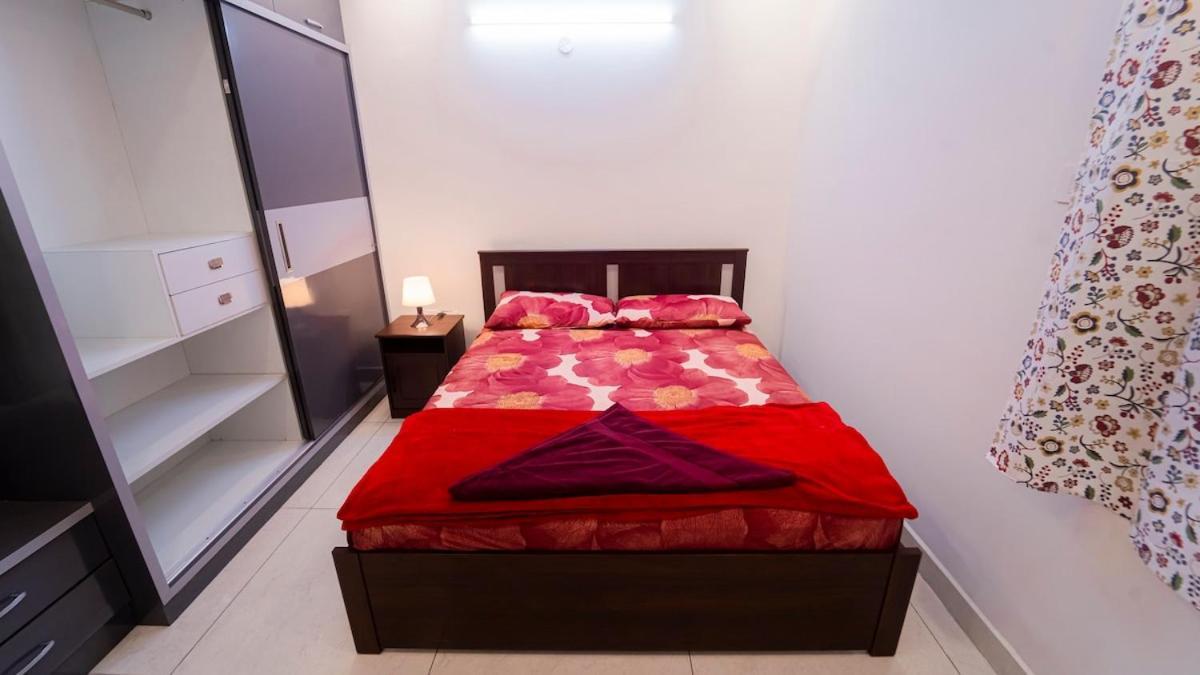 Cozy With Free Wi-fi Near Hitech ,gachibowli & Nanakramguda-orr View Near Continental And Star Children's Hospital Holiday home *