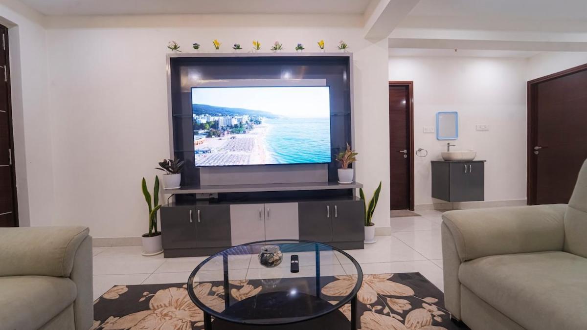 Cozy With Free Wi-fi Near Hitech ,gachibowli & Nanakramguda-orr View Near Continental And Star Children's Hospital Holiday home Hyderabad