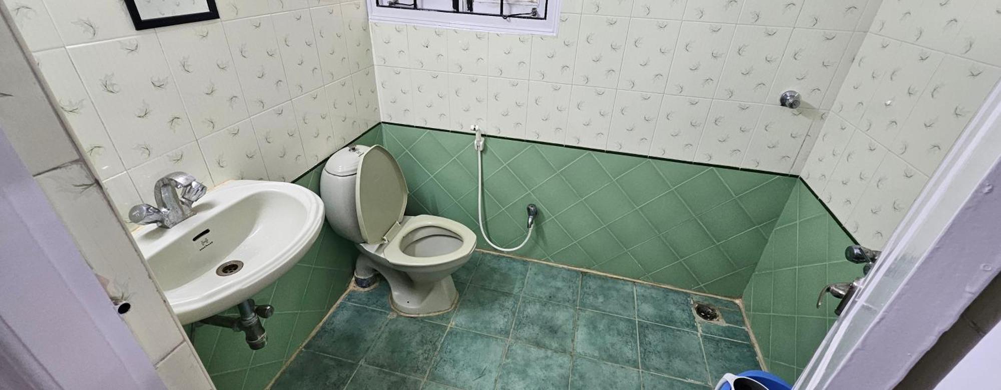 Prashanth Kuteer Apartment *