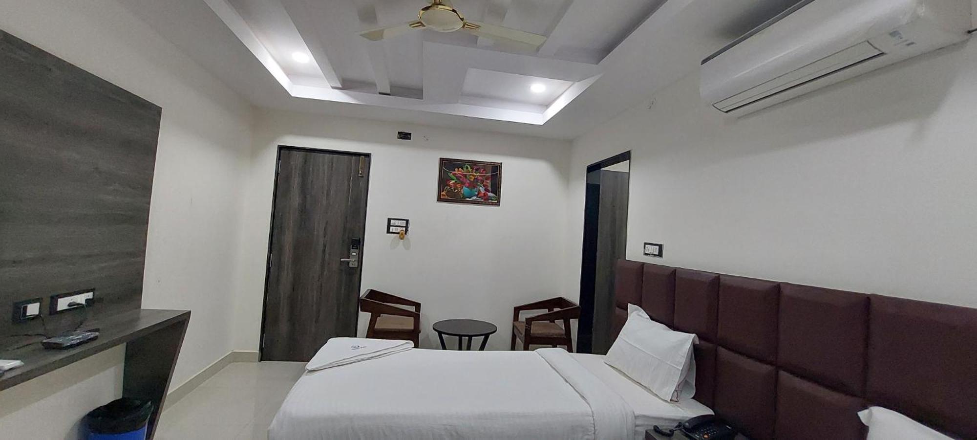 Vr Ashoka Grand Hotel 3*