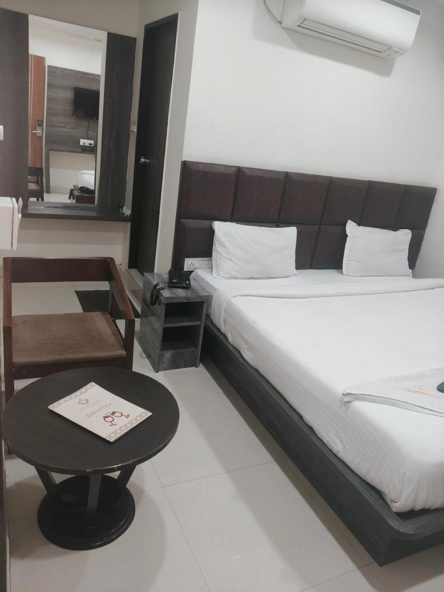 Vr Ashoka Grand Hotel 3*