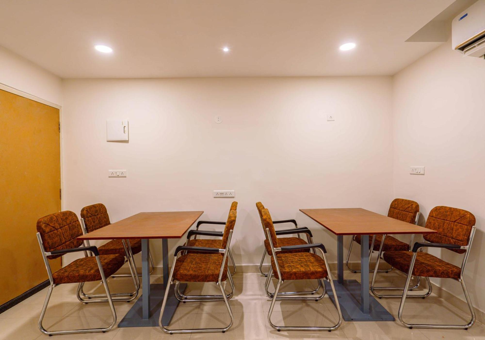 Treebo The Living Tree Khairatabad Hotel 3*
