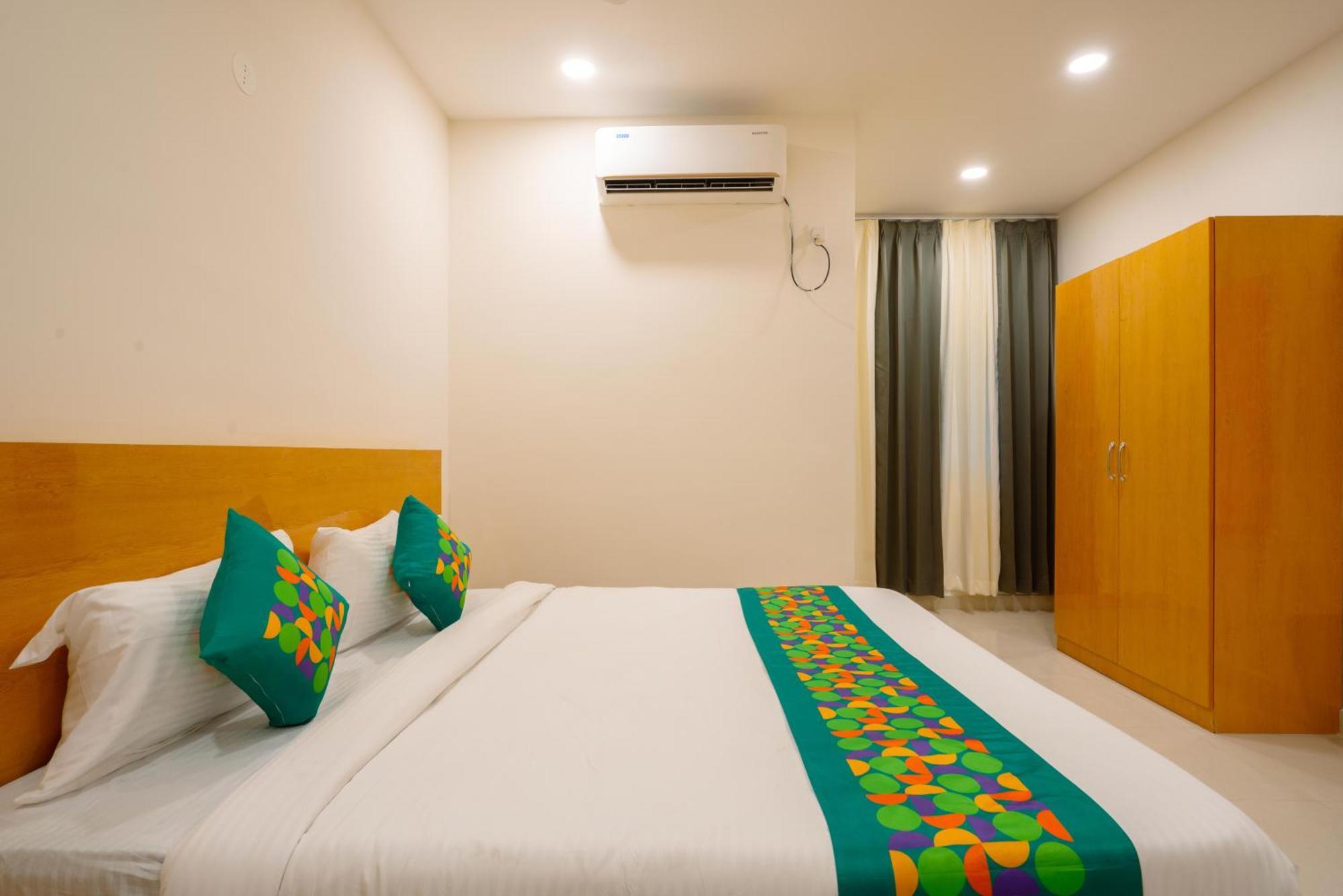 Treebo The Living Tree Khairatabad Hotel