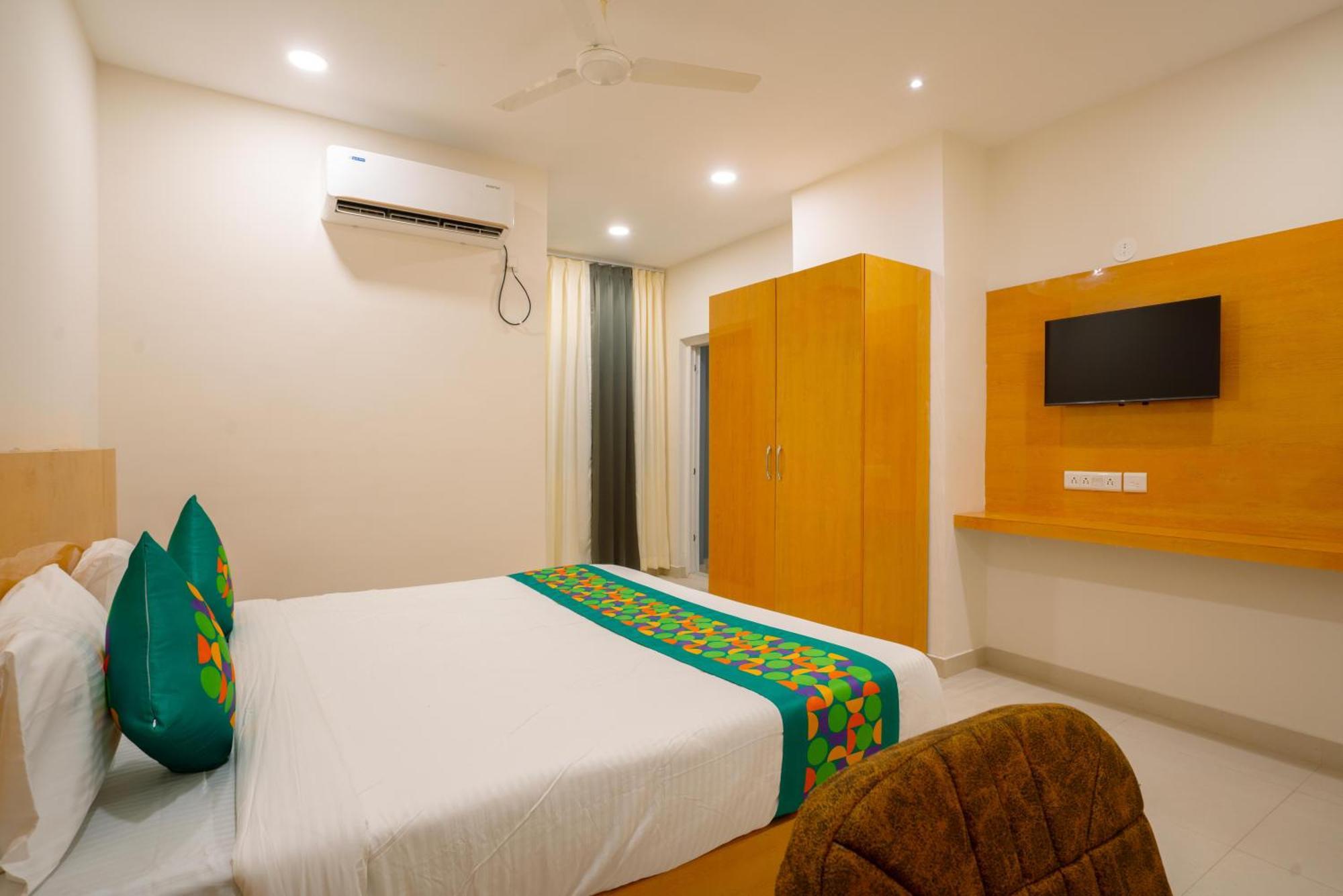 Treebo The Living Tree Khairatabad Hotel