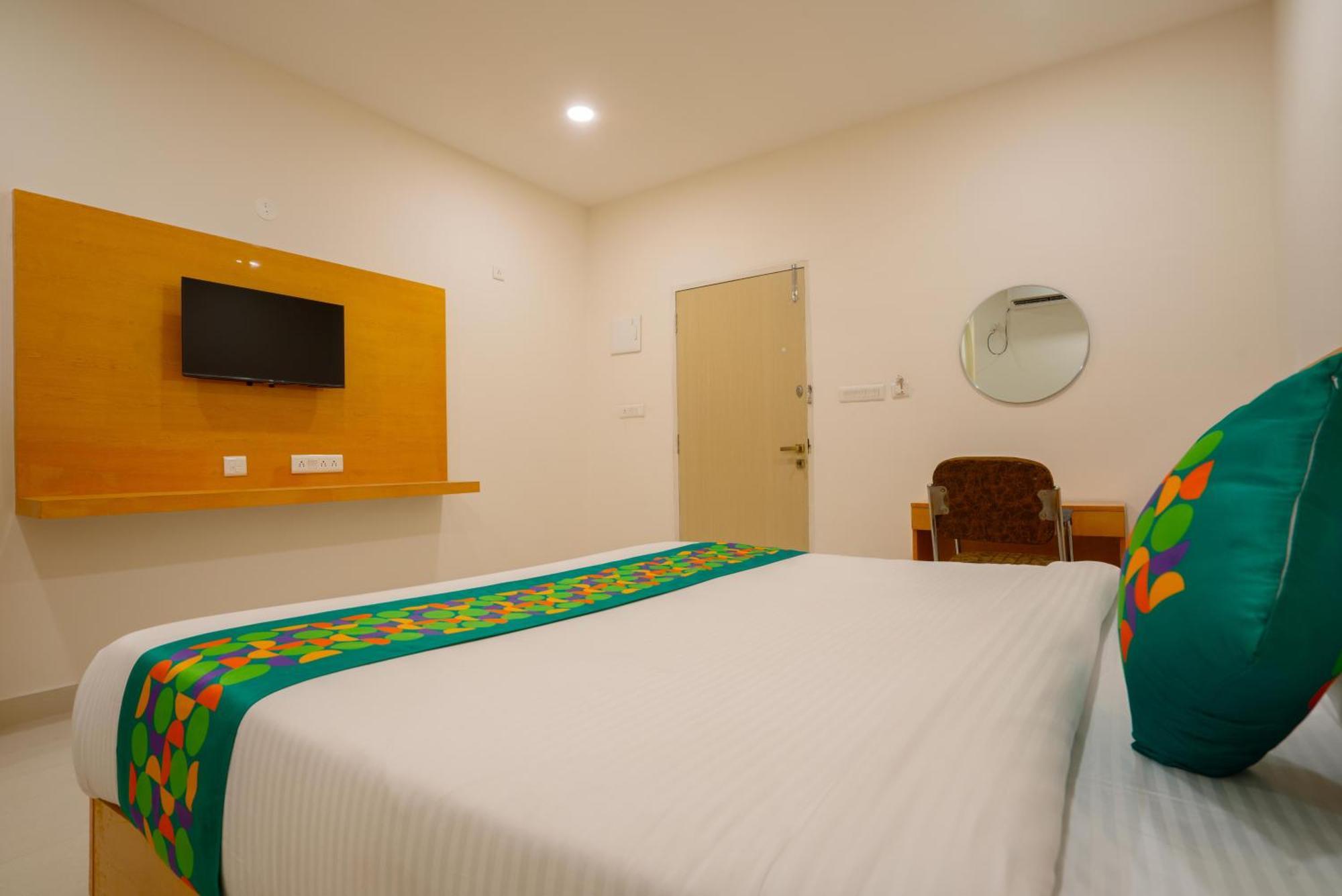 Treebo The Living Tree Khairatabad 3*