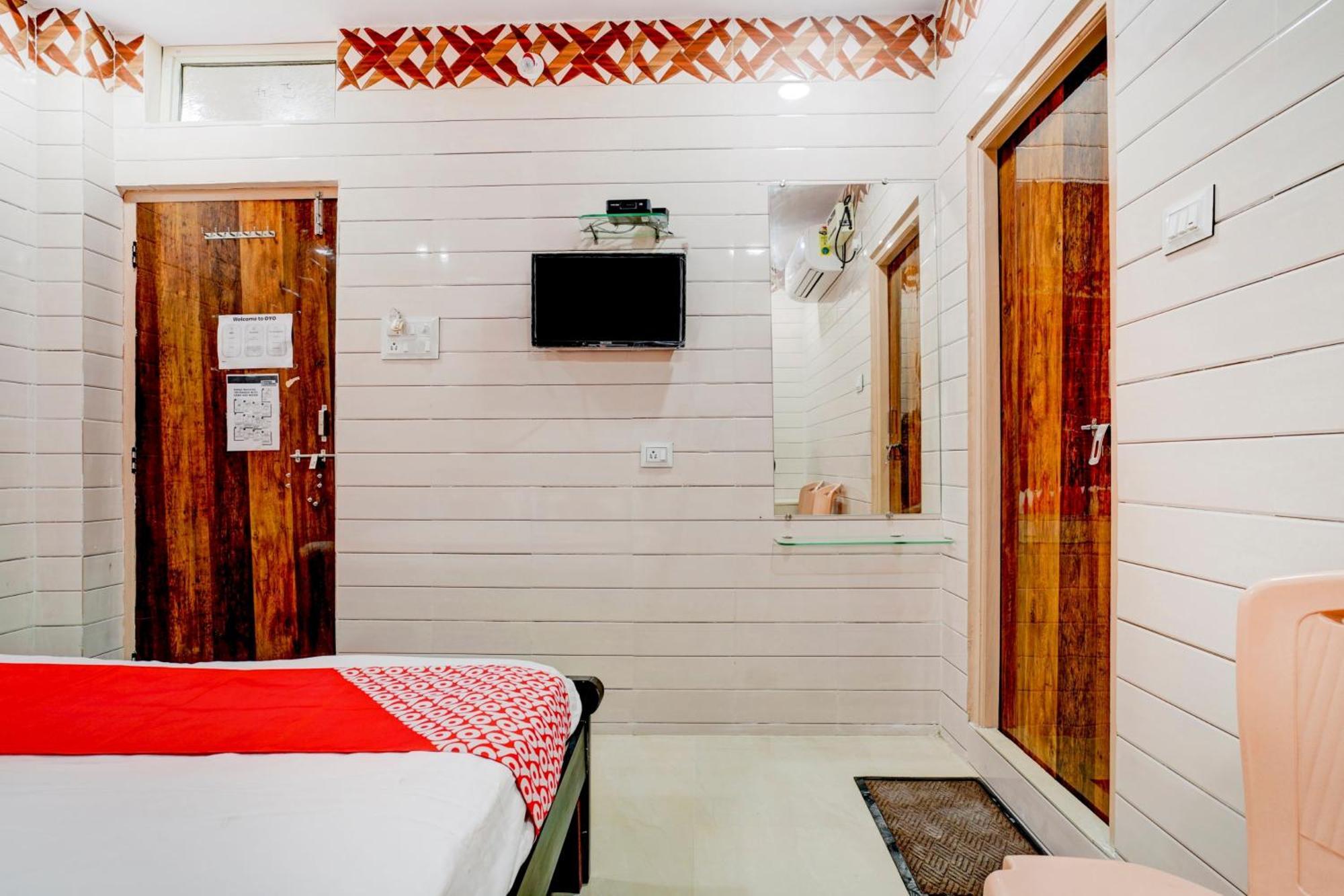 Hotel O Aroma Classic Near Nampally Main Railway Station