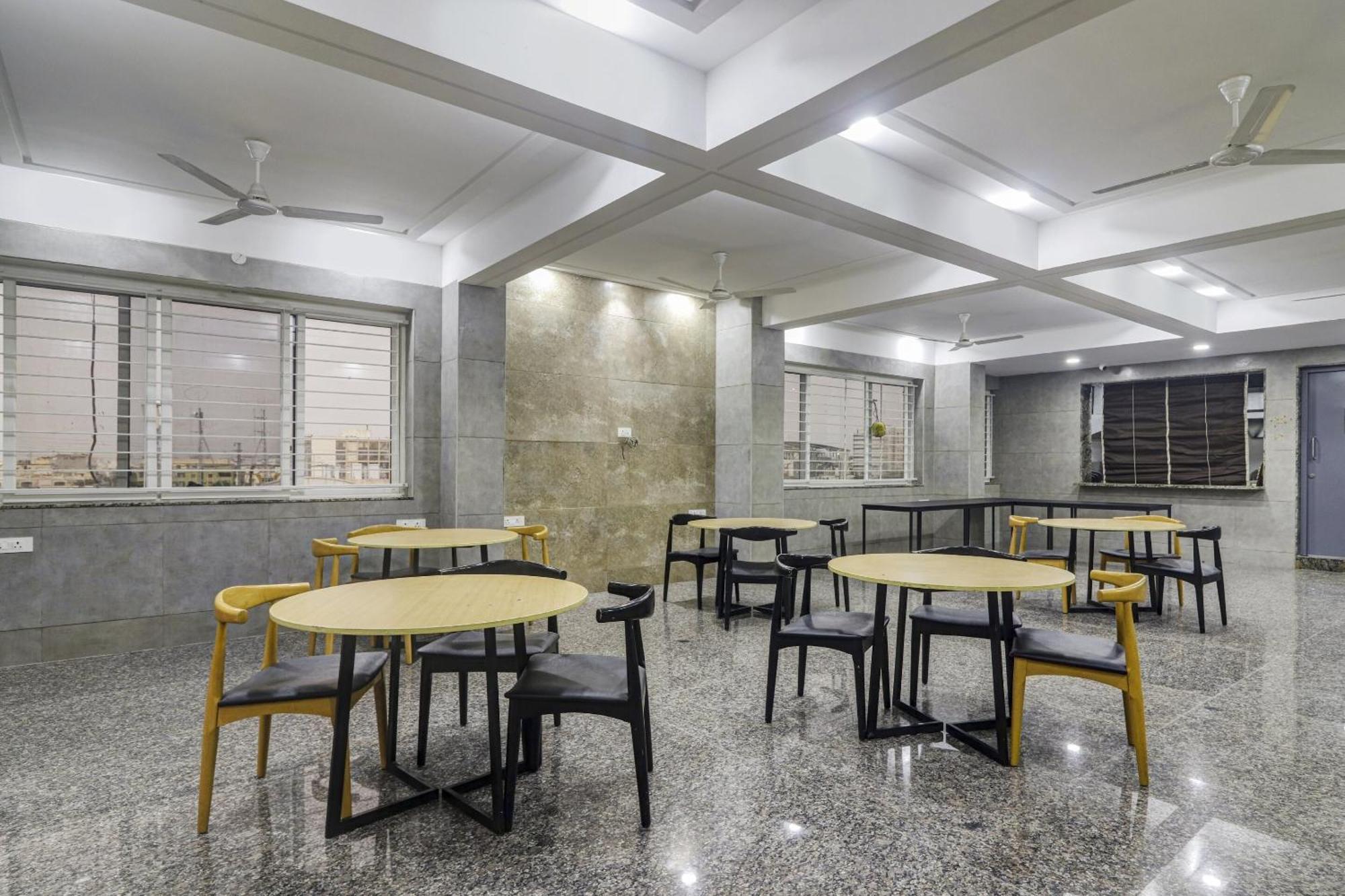 Super Townhouse Ameerpet Hotel 4*