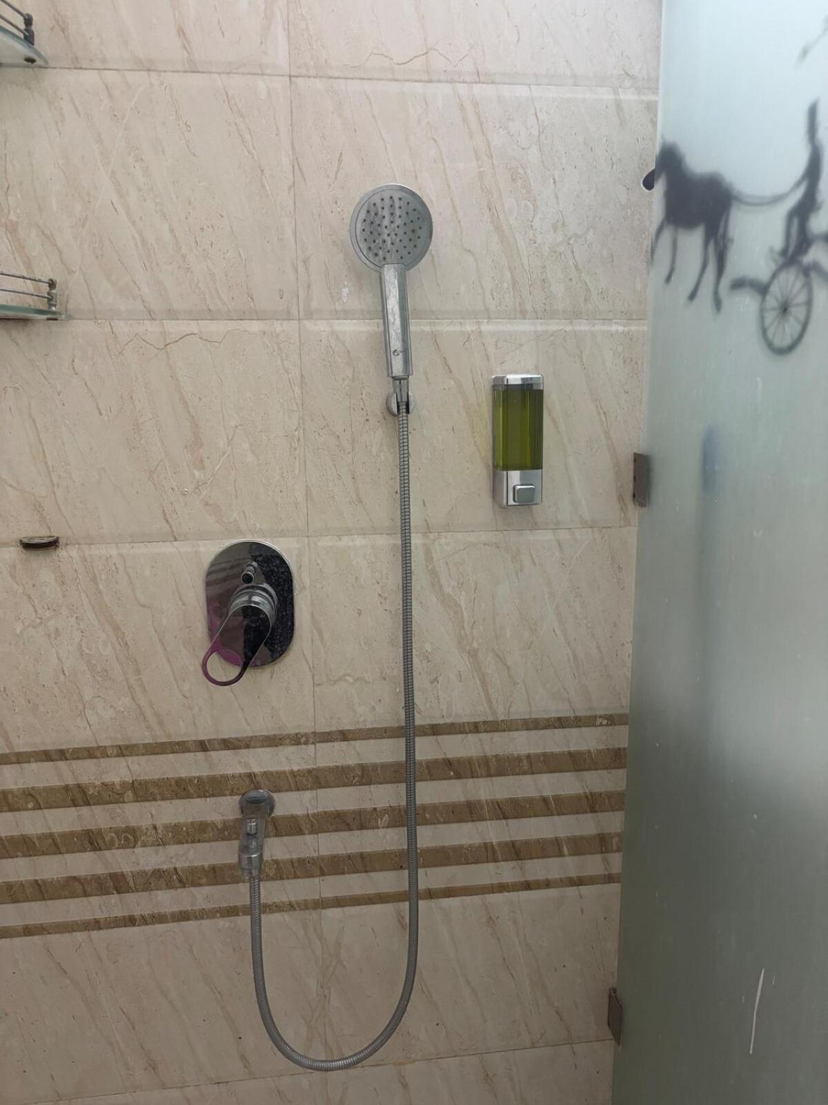 Apartment Modern 4 Bhk *