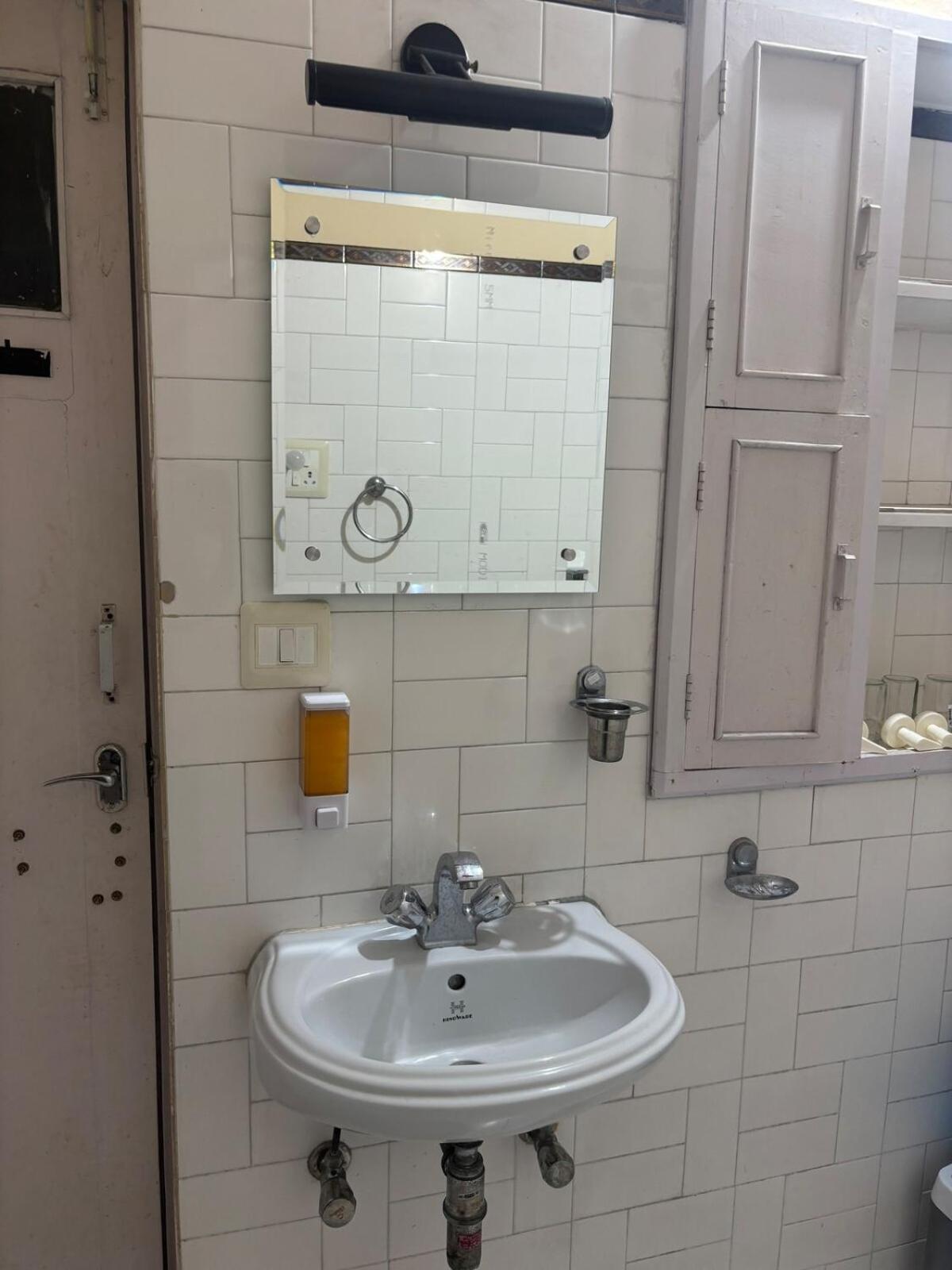 Apartment Modern 4 Bhk *