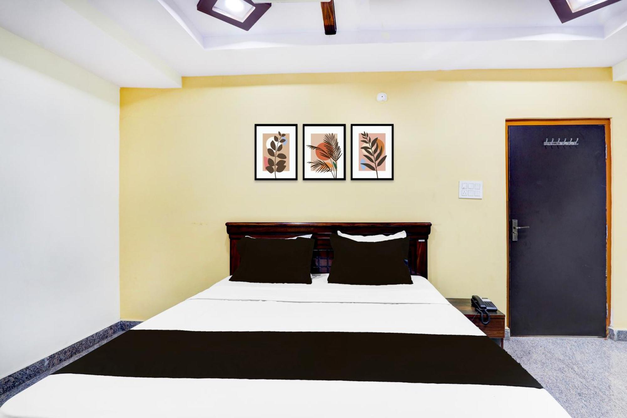 O Anoos Minarva Hotel 3*