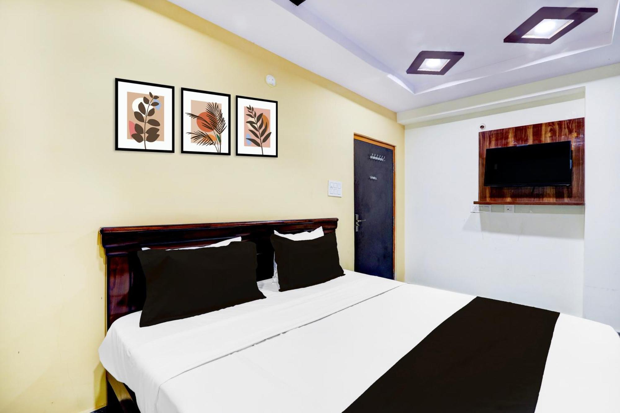 O Anoos Minarva Hotel 3*