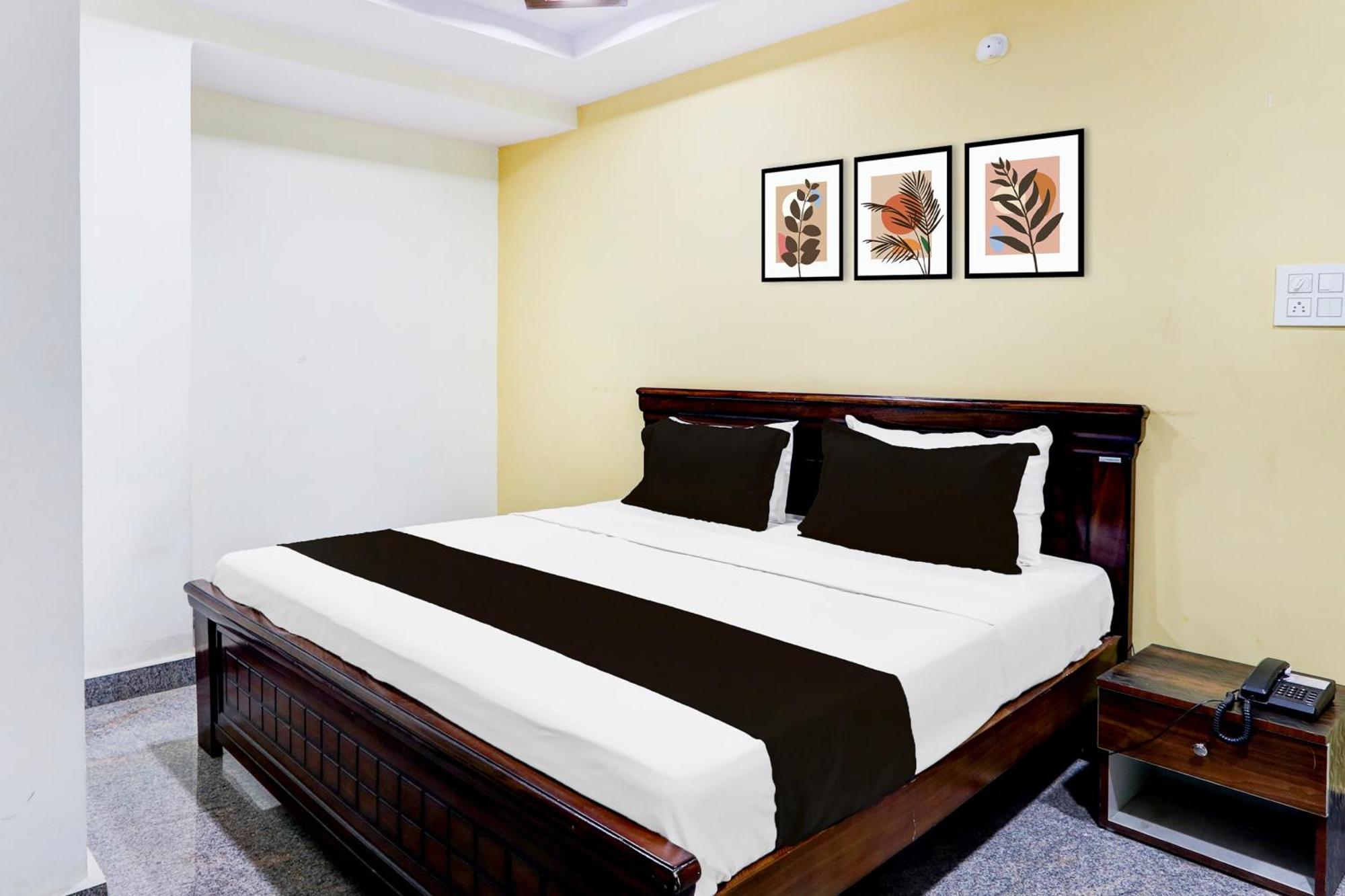 Hotel O Anoos Minarva Hyderabad