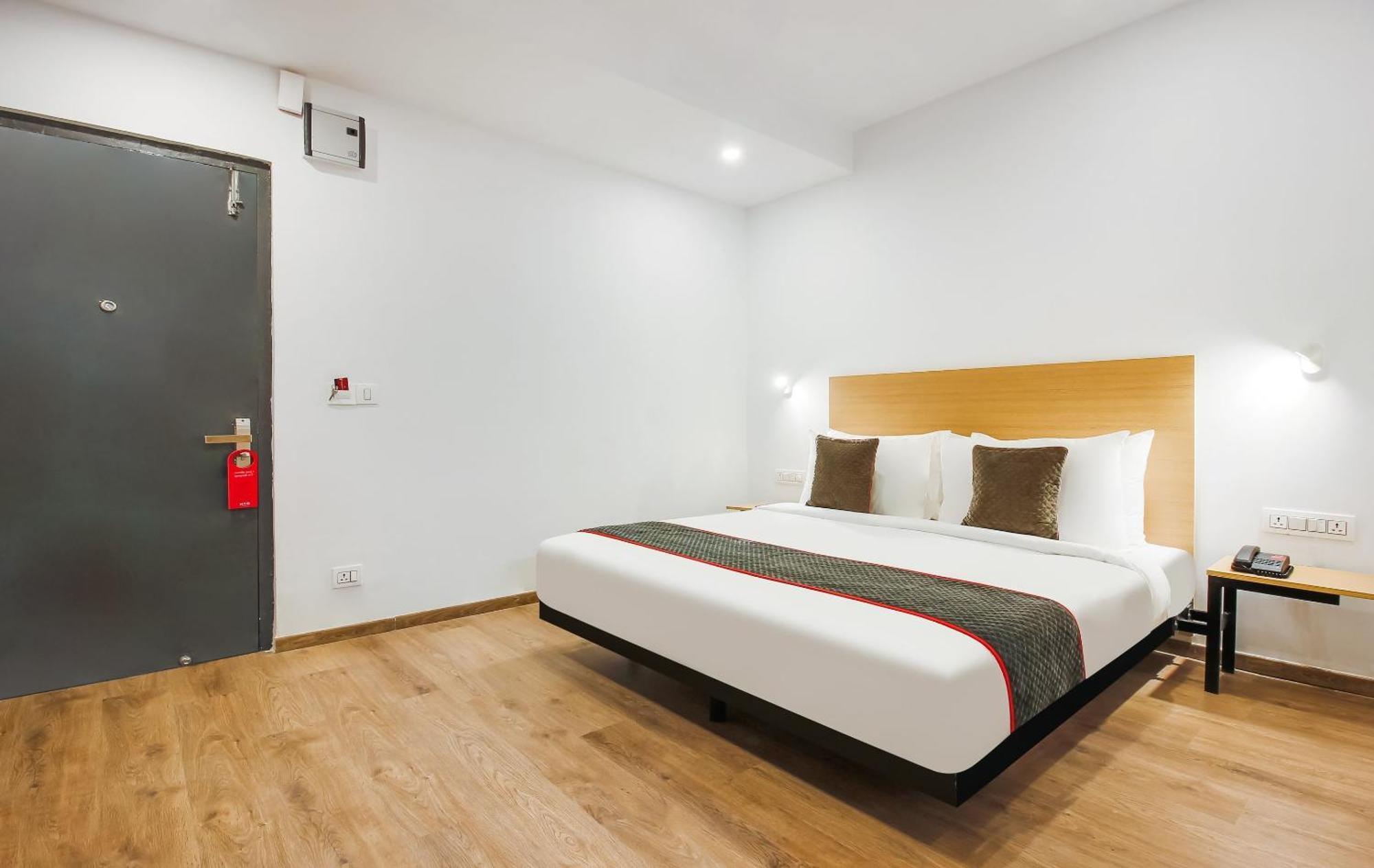 Super Townhouse The Cinco Near Esi Hospital 4* Hyderabad