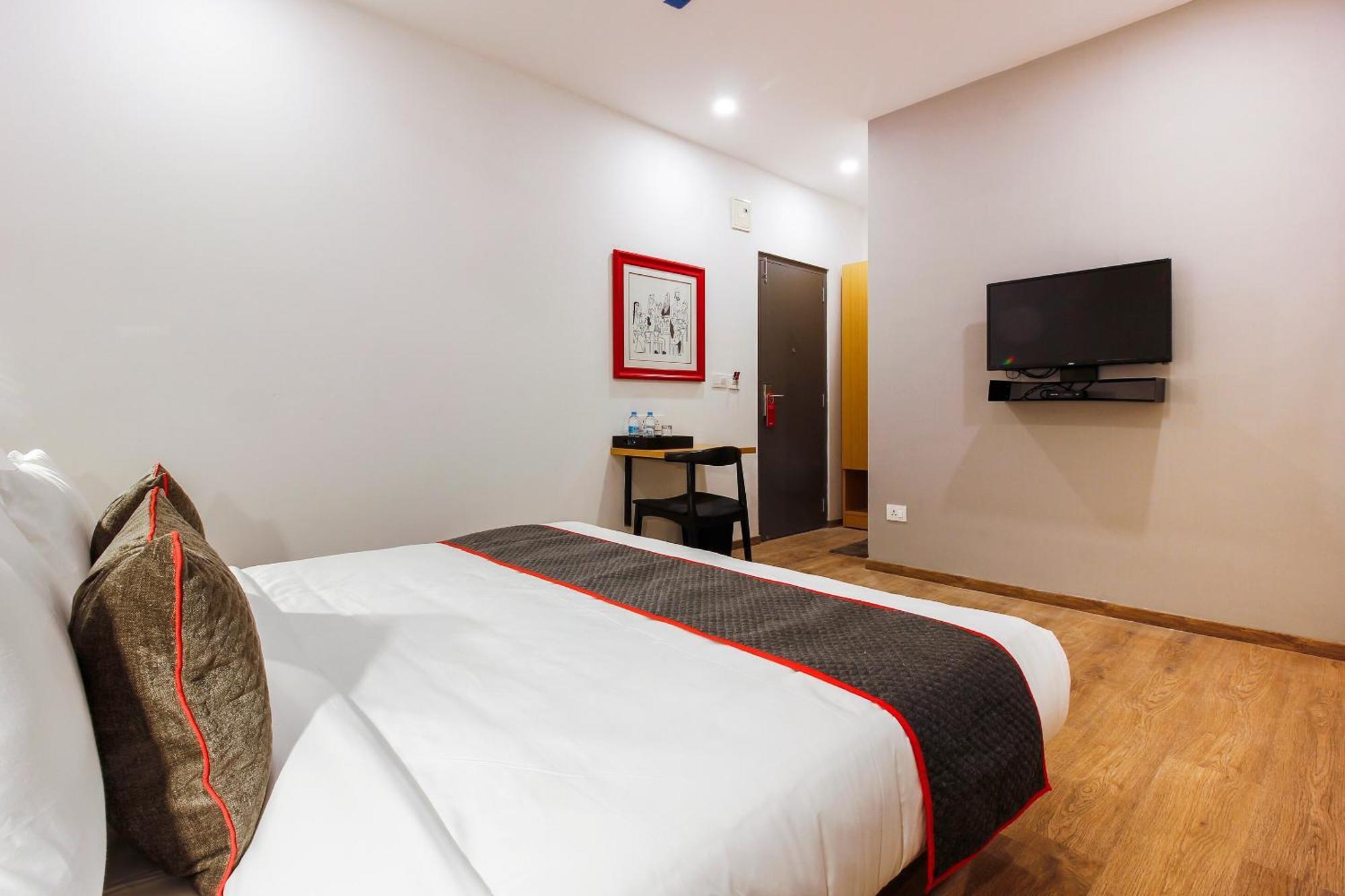 Super Townhouse Rcc Elite Hotel