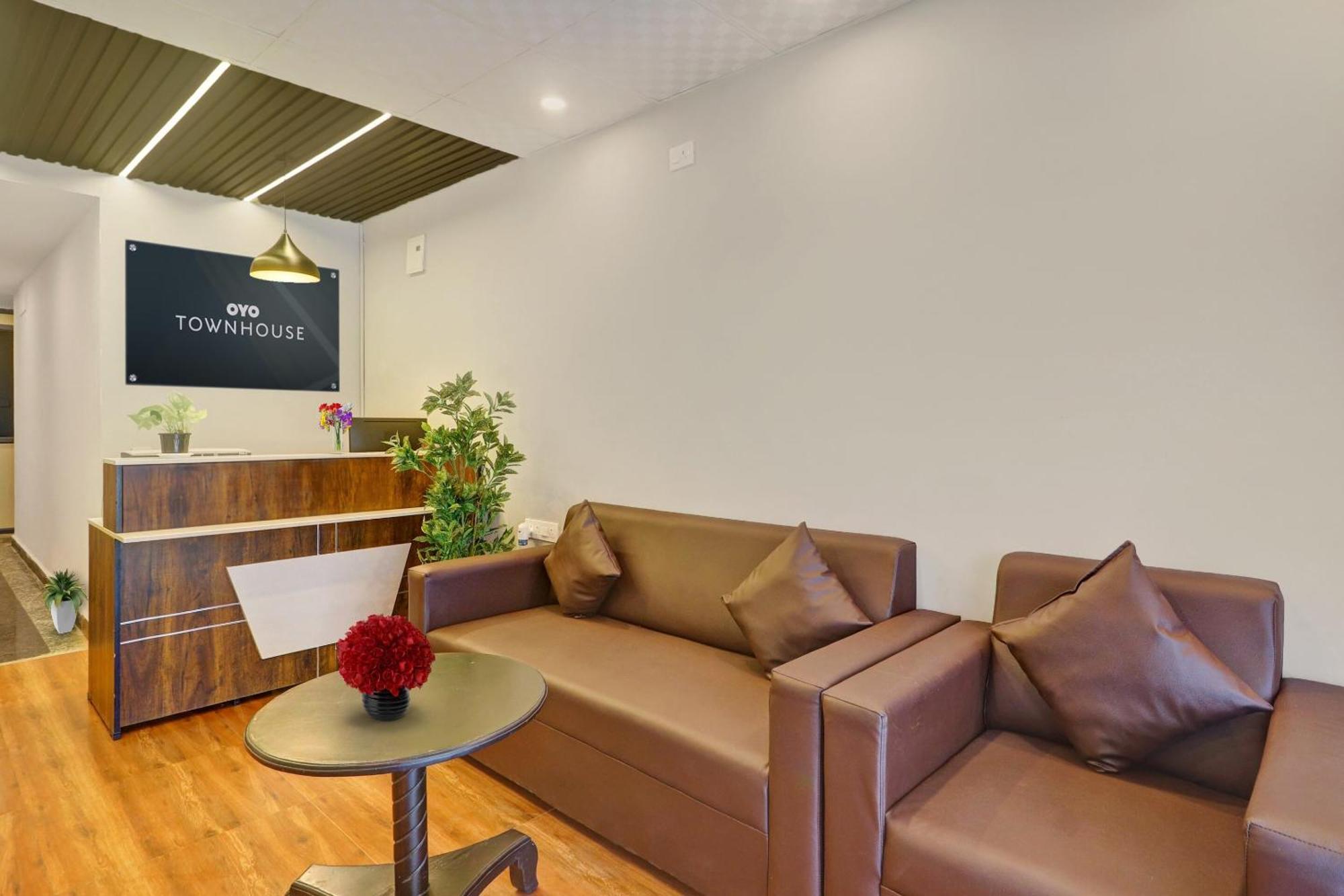Super Townhouse Rcc Park View Hotel