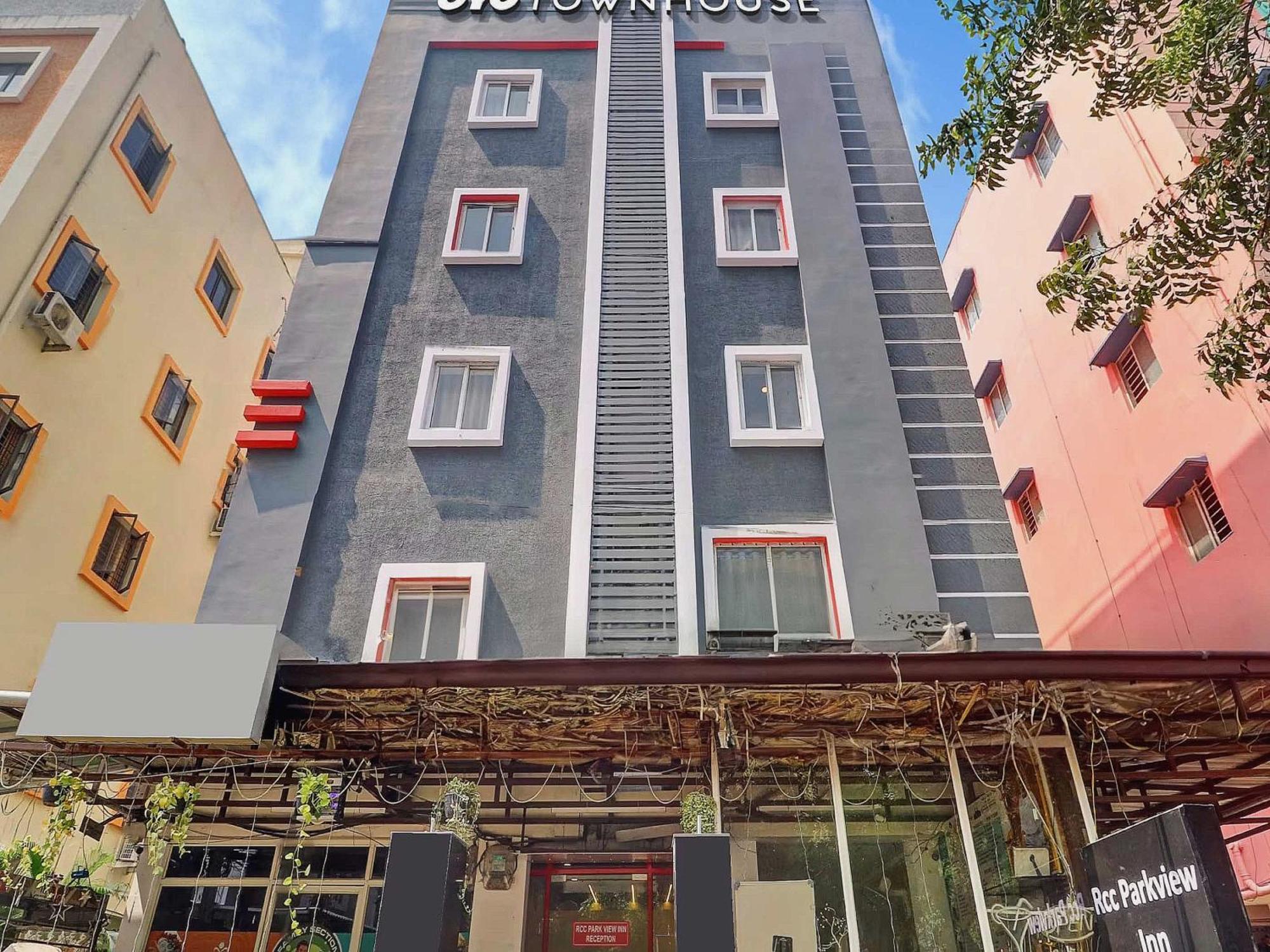 Super Townhouse Rcc Park View Hotel