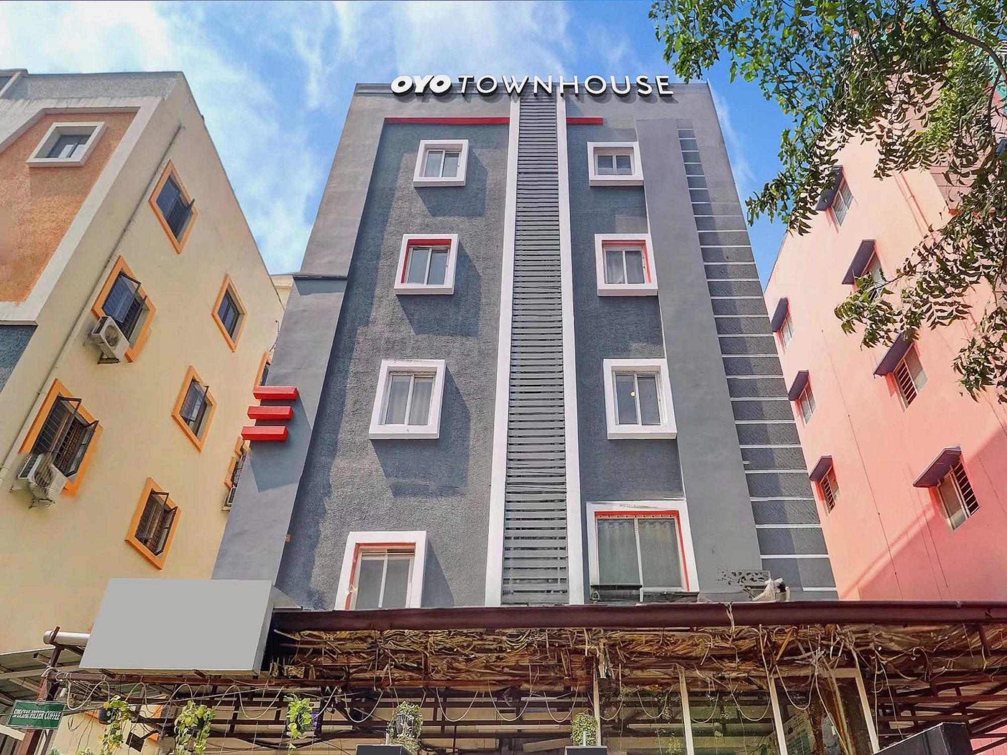Super Townhouse Rcc Park View Hotel