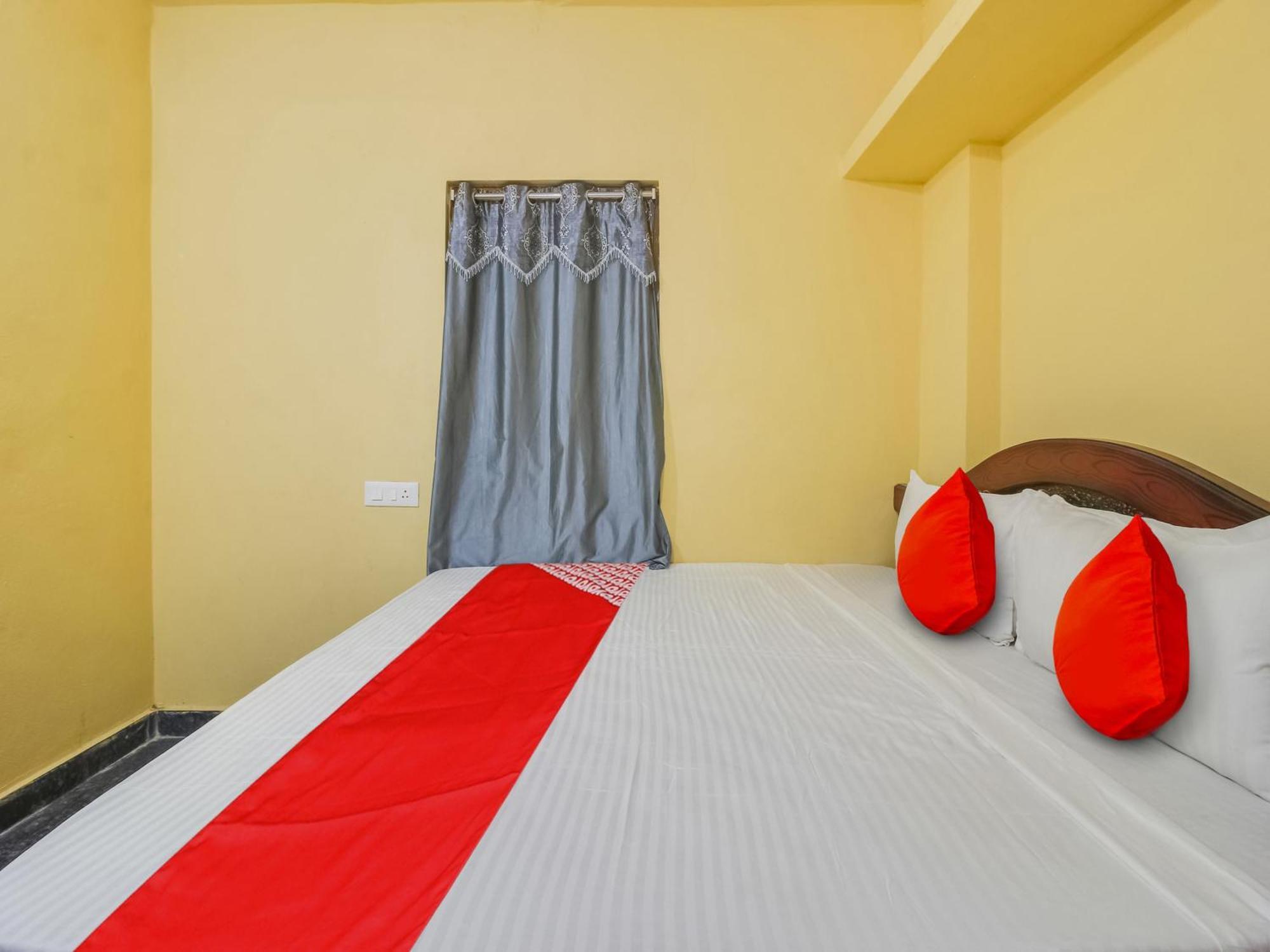 Hotel O Am Luxury Ac Room'S 3*