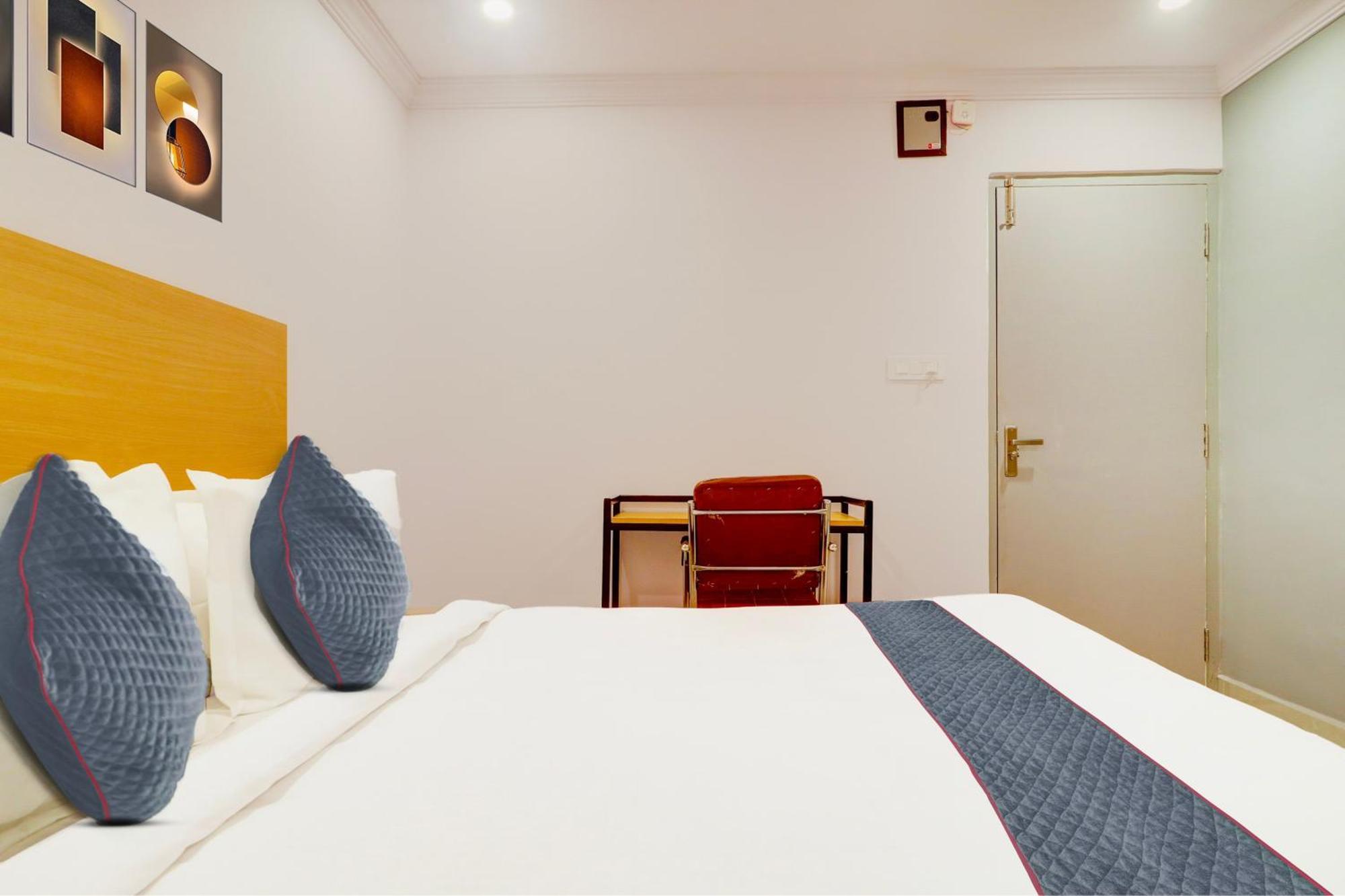 Super Townhouse Sr Nagar Rcc Premier Hotel